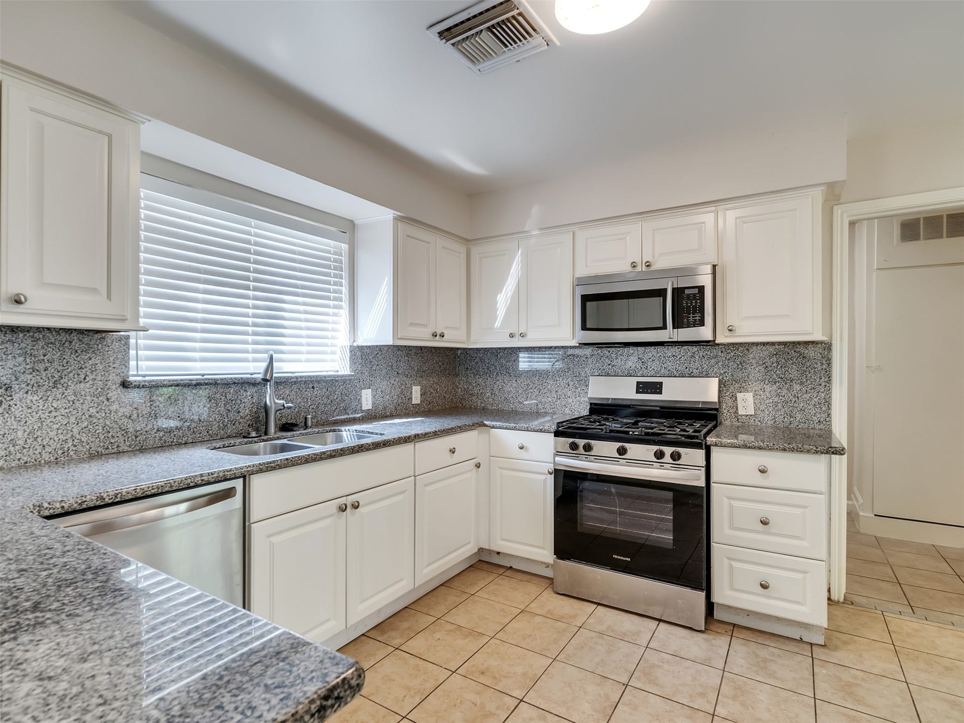 3015 Inwood Drive, Dickinson, TX 77539 3015 Inwood Drive, Dickinson, TX 77539