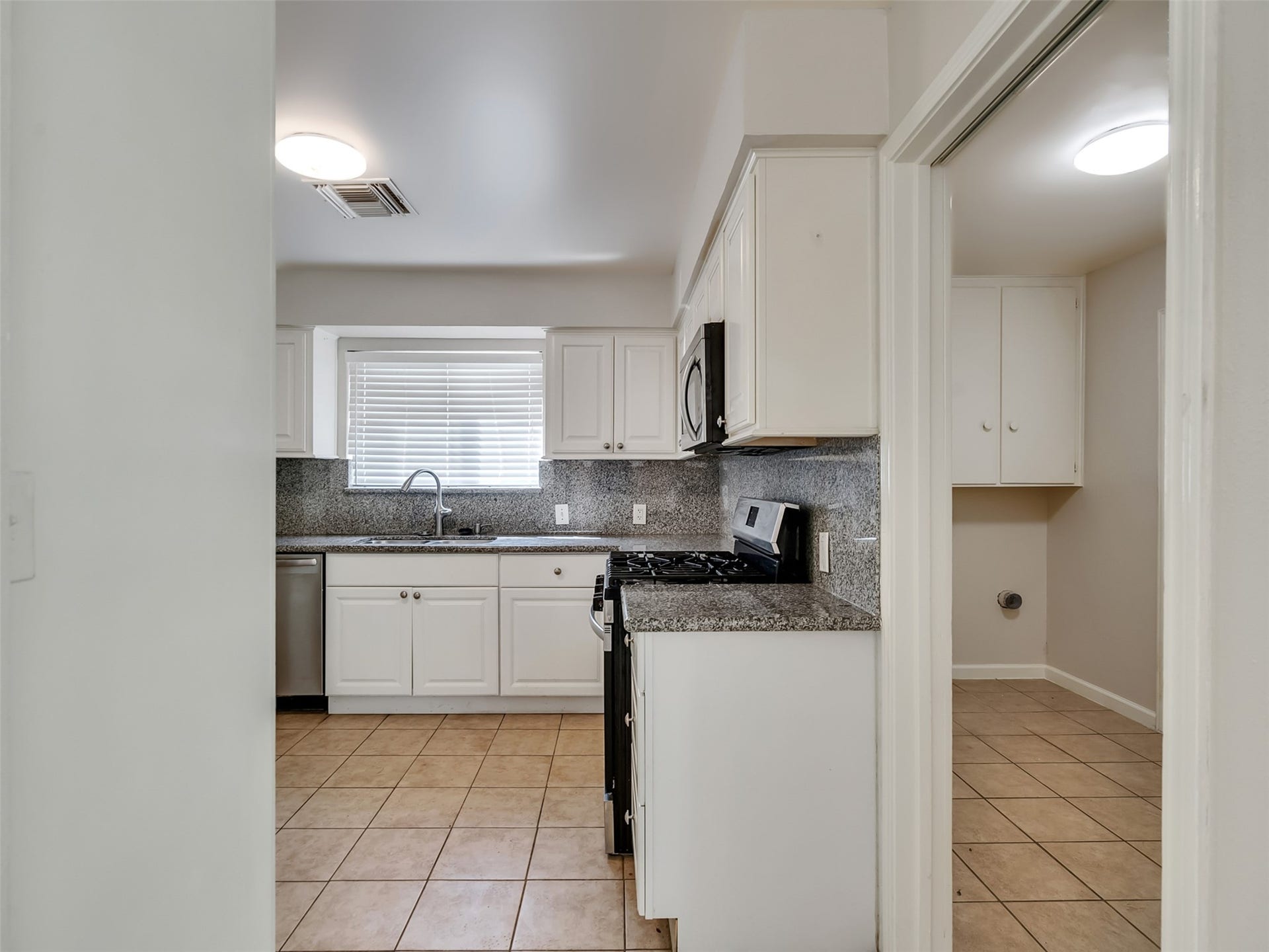 3015 Inwood Drive, Dickinson, TX 77539 3015 Inwood Drive, Dickinson, TX 77539