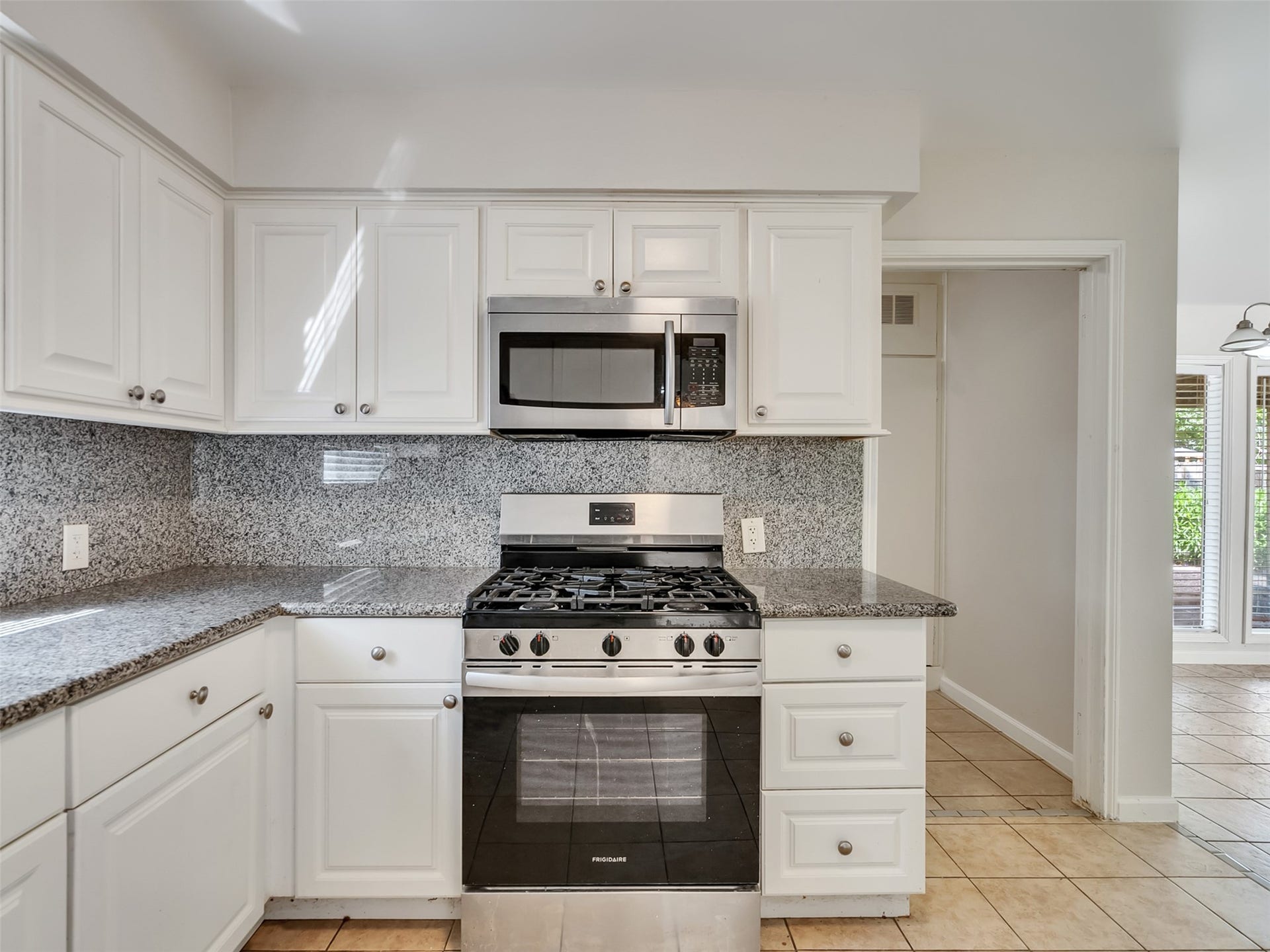 3015 Inwood Drive, Dickinson, TX 77539 3015 Inwood Drive, Dickinson, TX 77539
