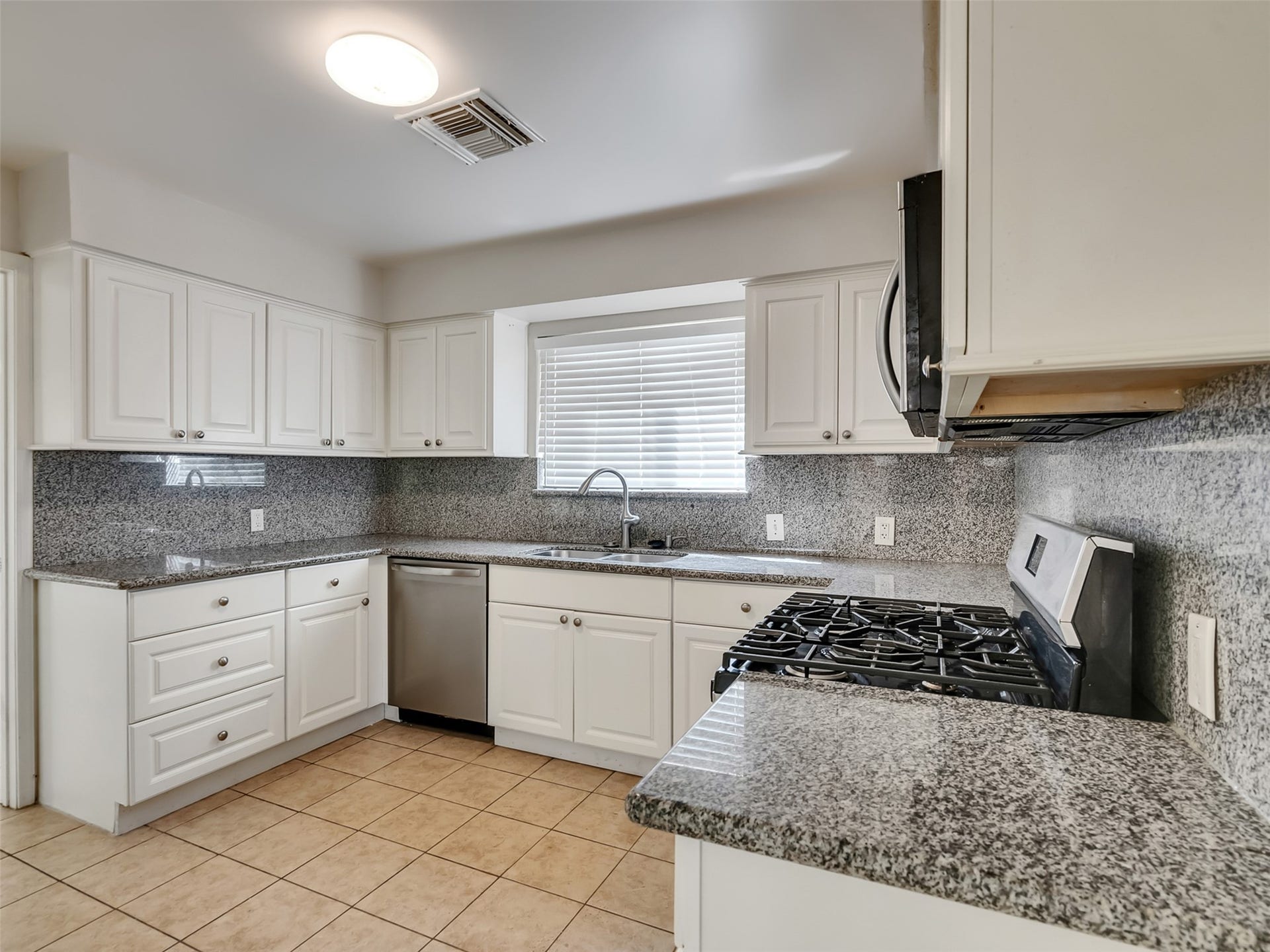 3015 Inwood Drive, Dickinson, TX 77539 3015 Inwood Drive, Dickinson, TX 77539