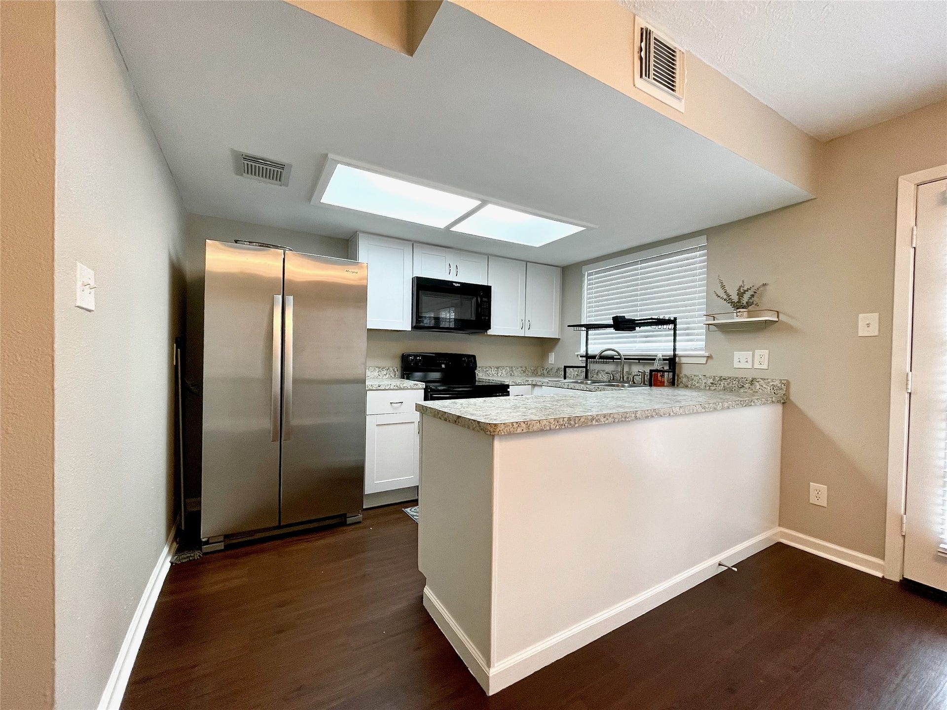 11525 Beechnut Street, Houston, TX 77072 11525 Beechnut Street, Houston, TX 77072