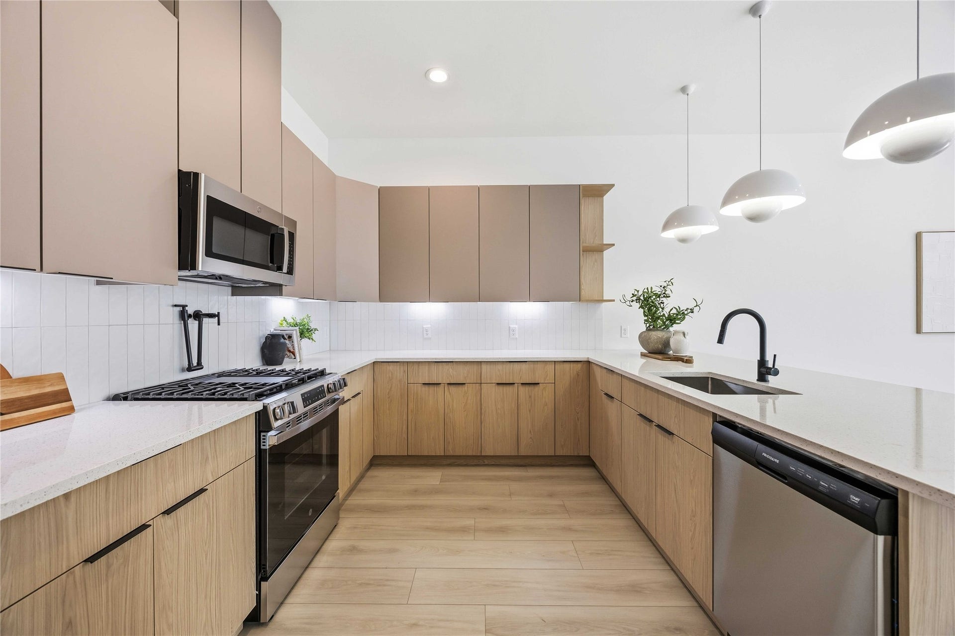 3431 Dennis Street, Houston, TX 77004 3431 Dennis Street, Houston, TX 77004