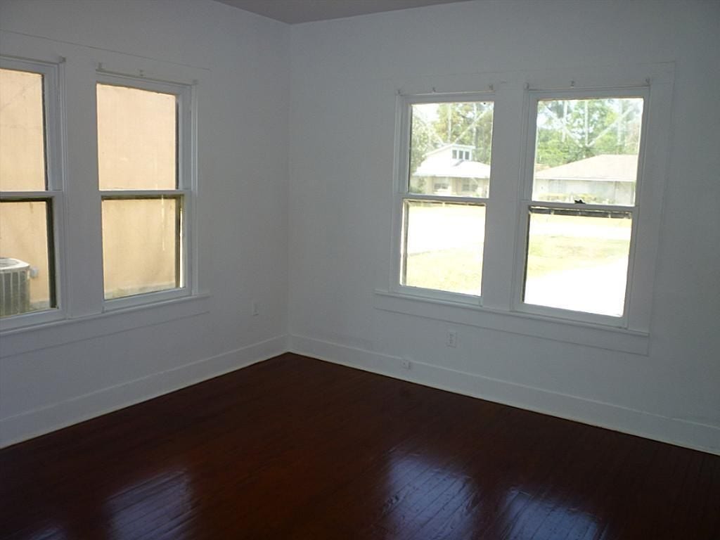 316 S Nugent Street, La Porte, TX 77571 Secondary bedroom at front of the home.