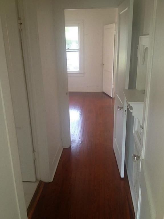 316 S Nugent Street, La Porte, TX 77571 Hallway between bedrooms