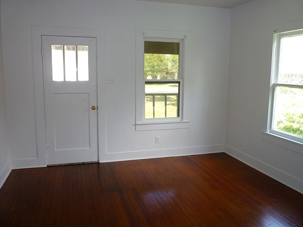 316 S Nugent Street, La Porte, TX 77571 Spacious living room overlooking the inviting front porch, with an abundance of natural light streaming through multiple windows.
