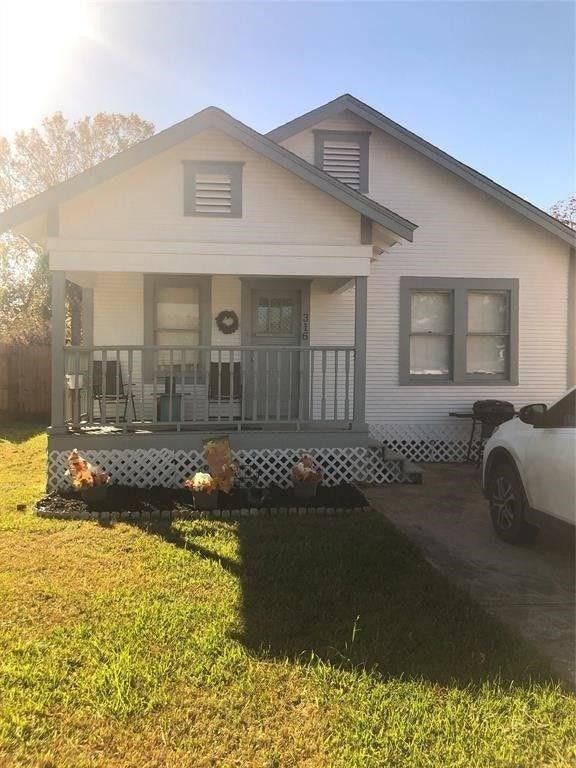 316 S Nugent Street, La Porte, TX 77571 View of front of home
