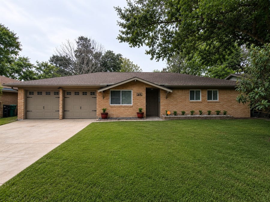 Property photo for 5846 Ettrick Drive, Houston, TX