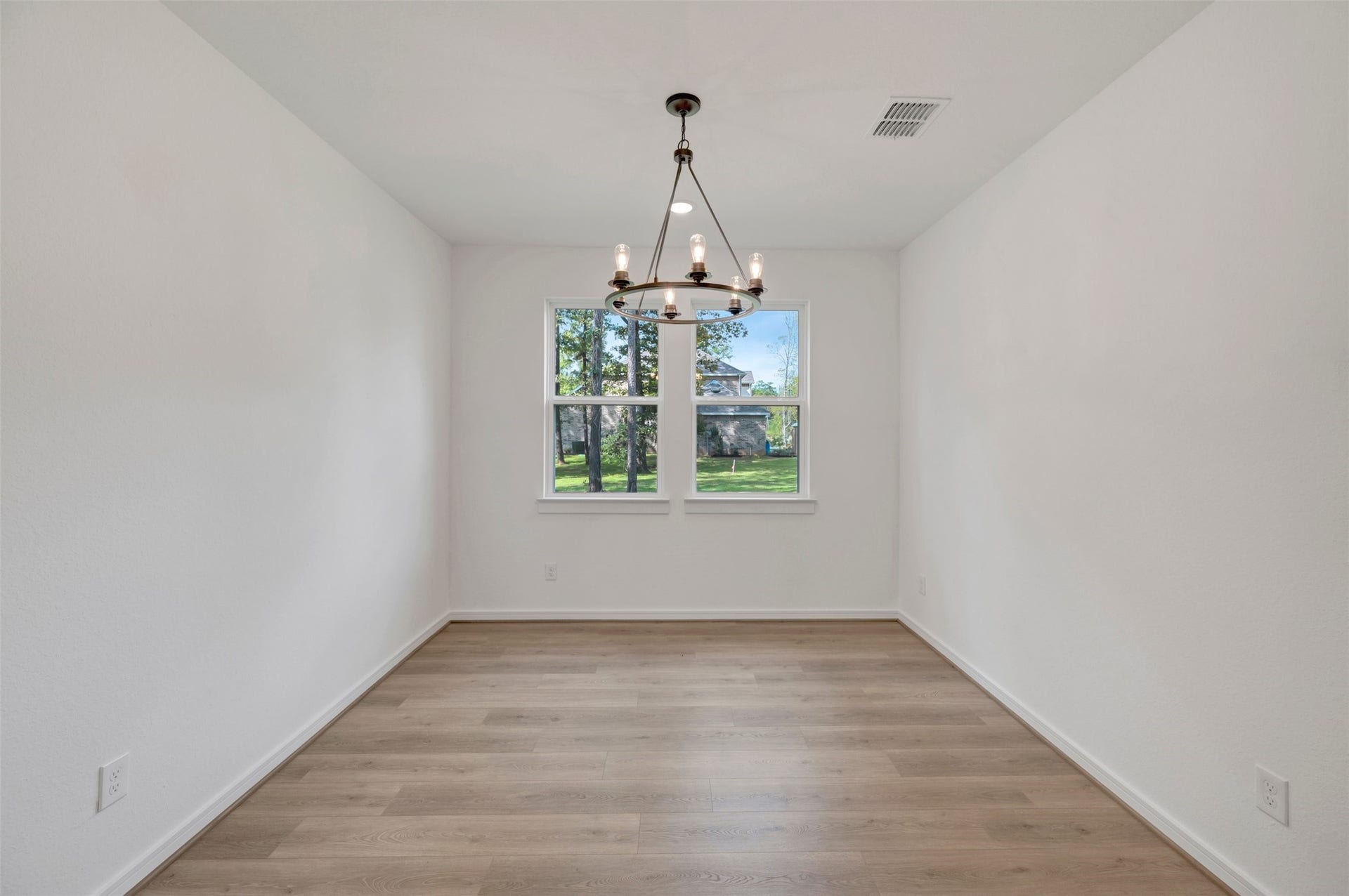 2124 River Maple Drive, Magnolia, TX 77363 Formal dining room (*Photo not of actual home and used for illustration purposes only. Colors/finishes may differ from the ones currently selected in the home.)