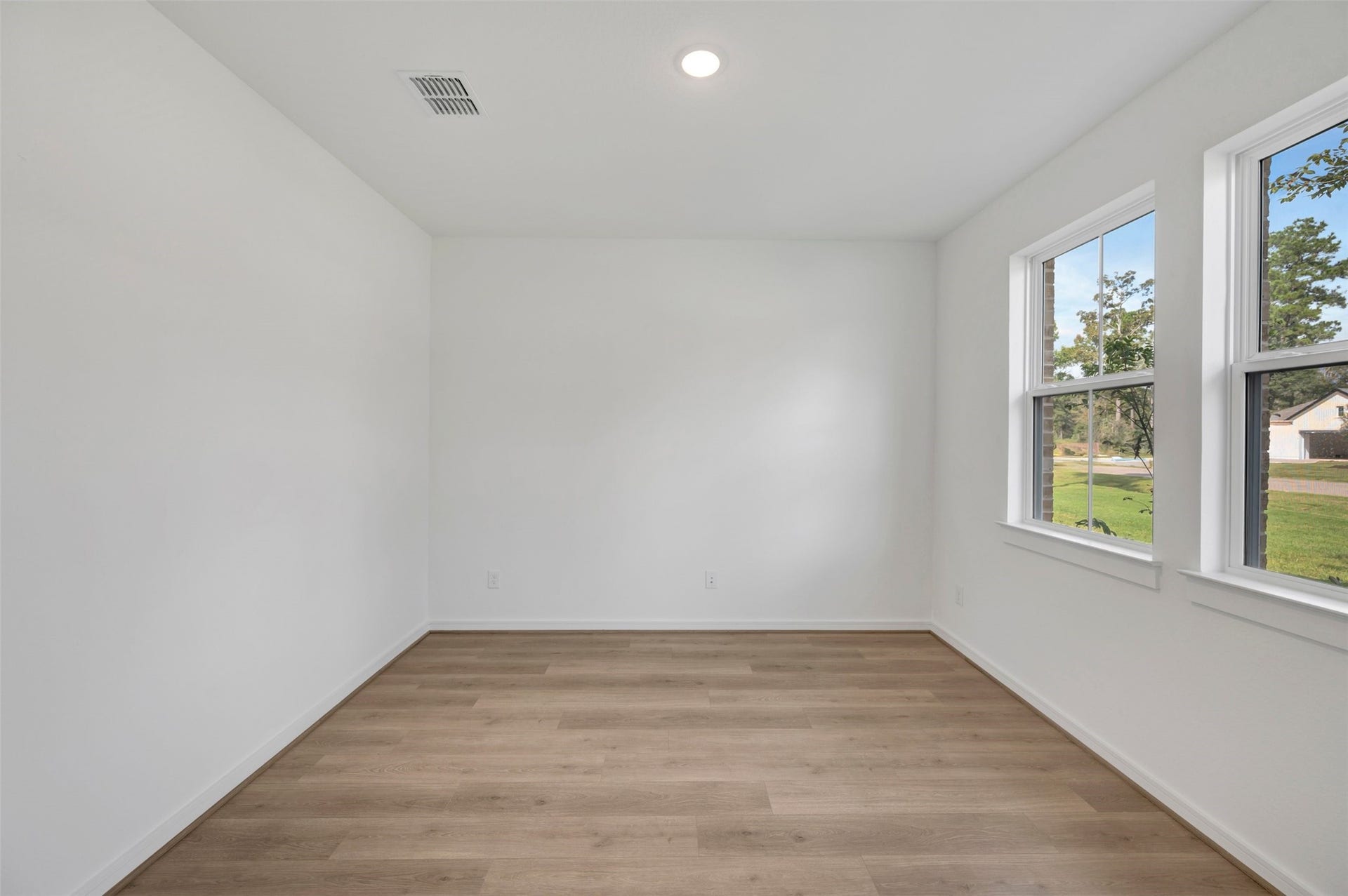 2124 River Maple Drive, Magnolia, TX 77363 Convenient home (*Photo not of actual home and used for illustration purposes only. Colors/finishes may differ from the ones currently selected in the home.)