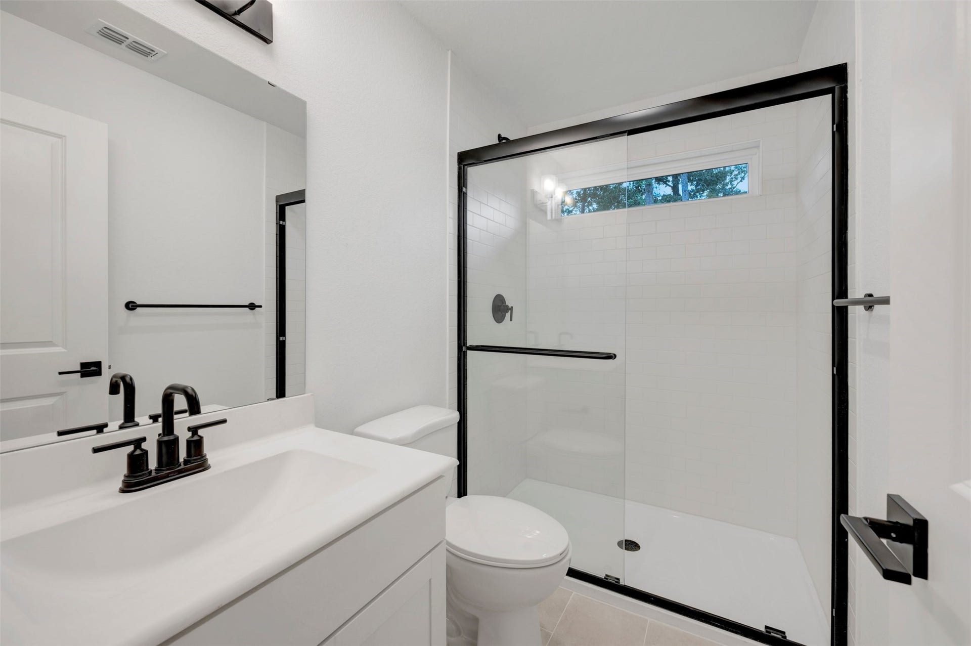 2124 River Maple Drive, Magnolia, TX 77363 Hall bath (*Photo not of actual home and used for illustration purposes only. Colors/finishes may differ from the ones currently selected in the home.)