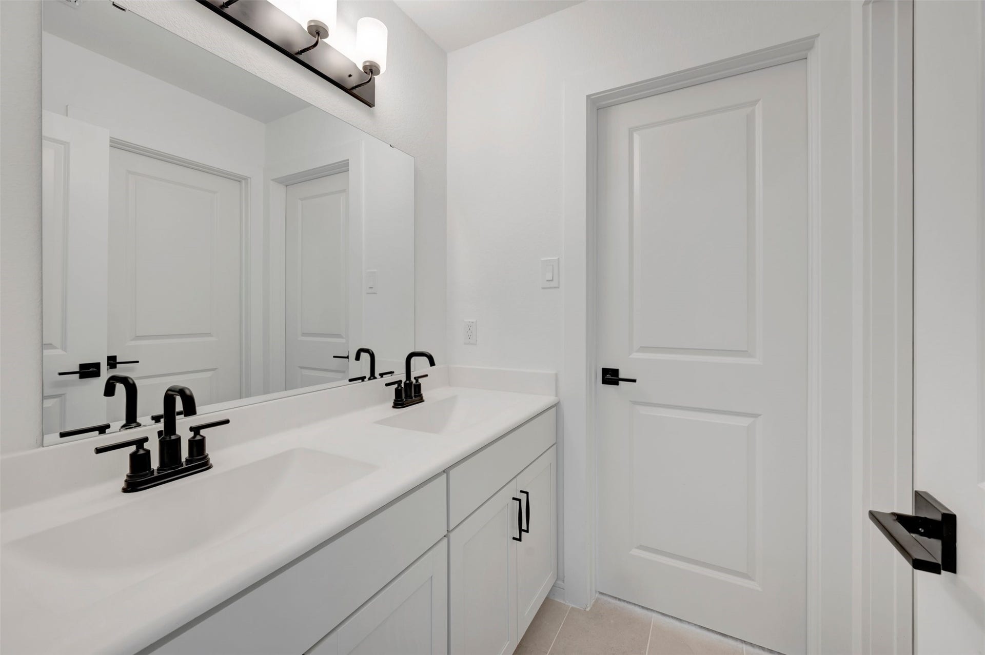 2124 River Maple Drive, Magnolia, TX 77363 Bedroom 2/3 bath (*Photo not of actual home and used for illustration purposes only.)
