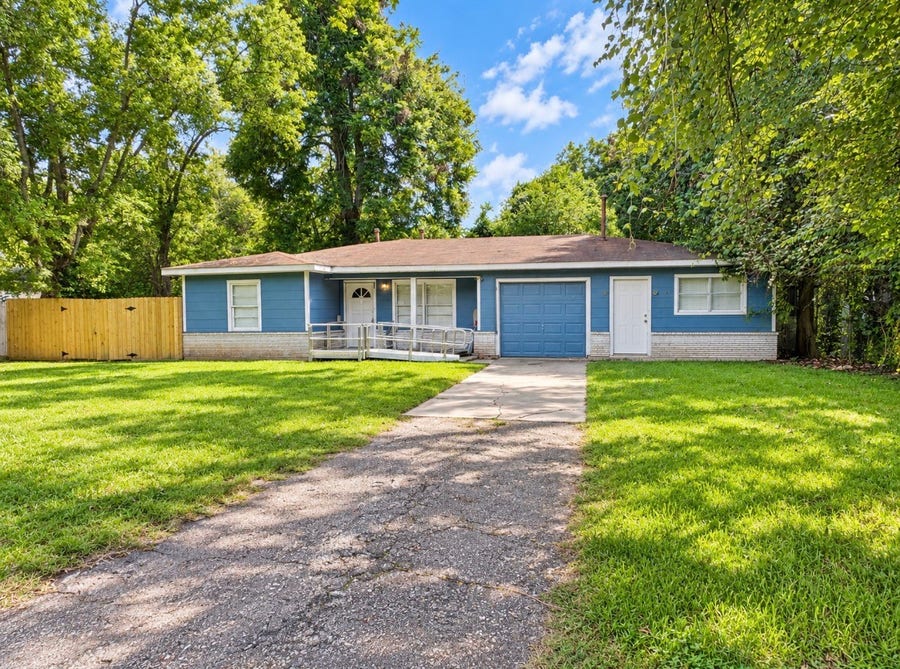 Property photo for 11929 15th Street, Santa Fe, TX
