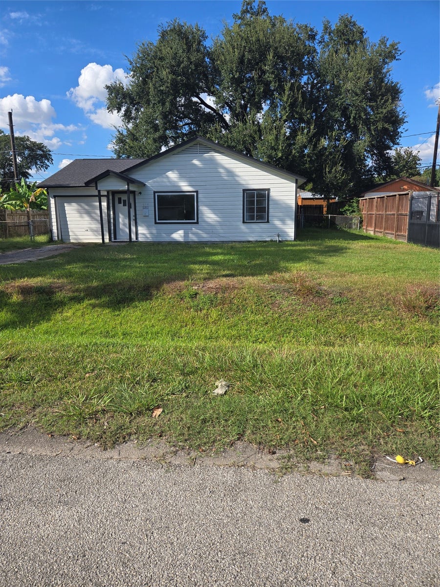 Property photo for 117 Treasure Drive, Houston, TX