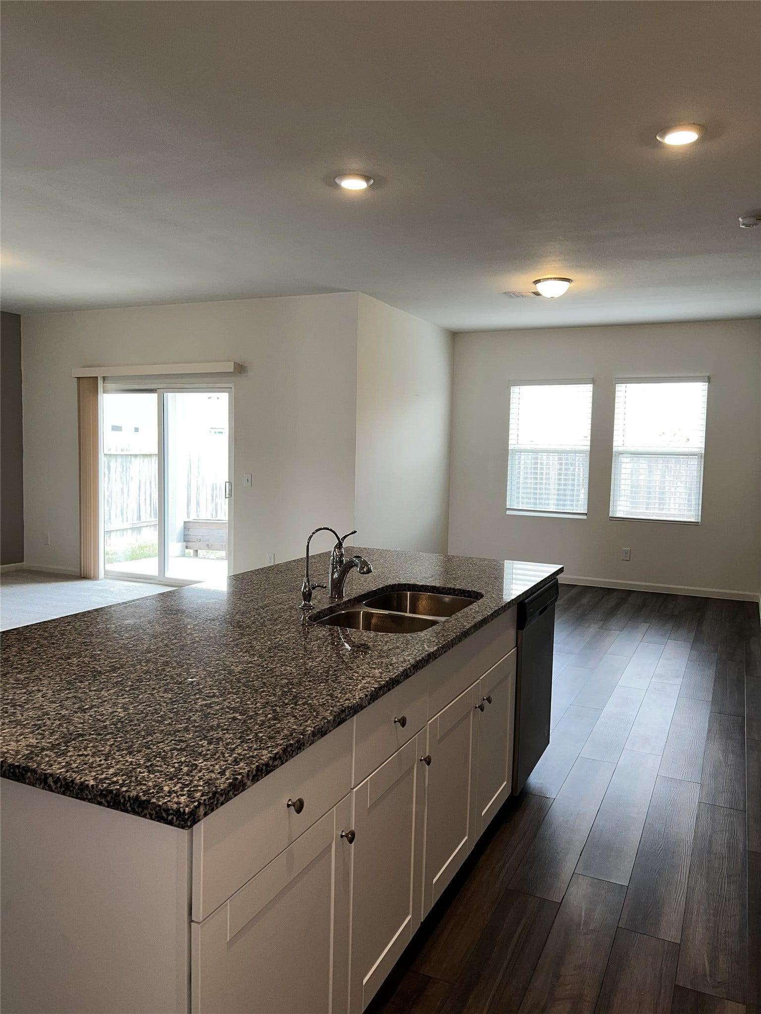 1065 Water Oak Lane, Brookshire, TX 77423 Quartz Island Kitchen