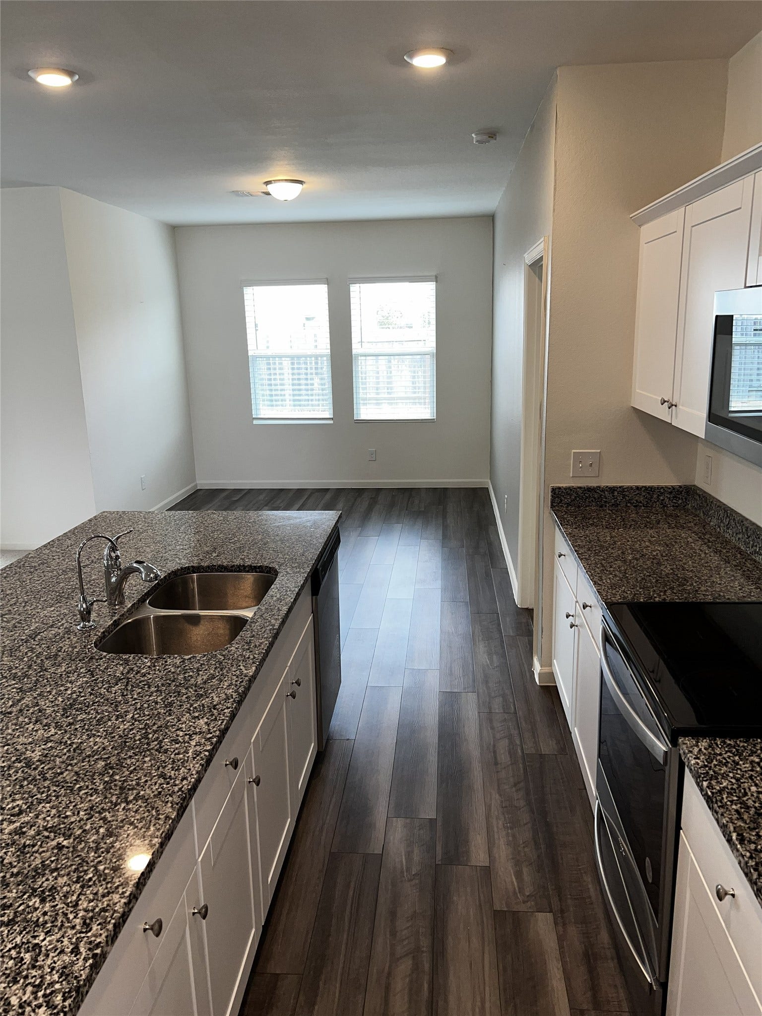 1065 Water Oak Lane, Brookshire, TX 77423 Kitchen to dining area