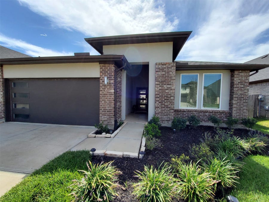 Property photo for 28415 Hannahs Harbor Lane, Katy, TX