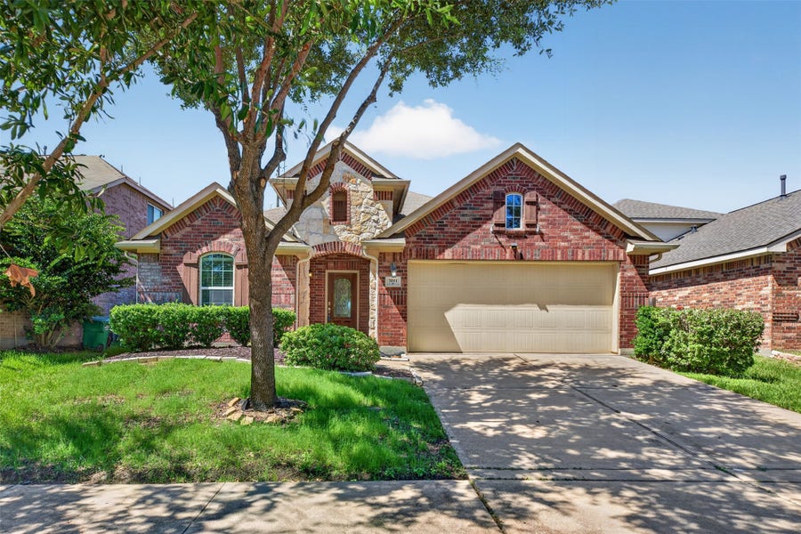 Property photo for 7011 Stevenson Drive, Missouri City, TX