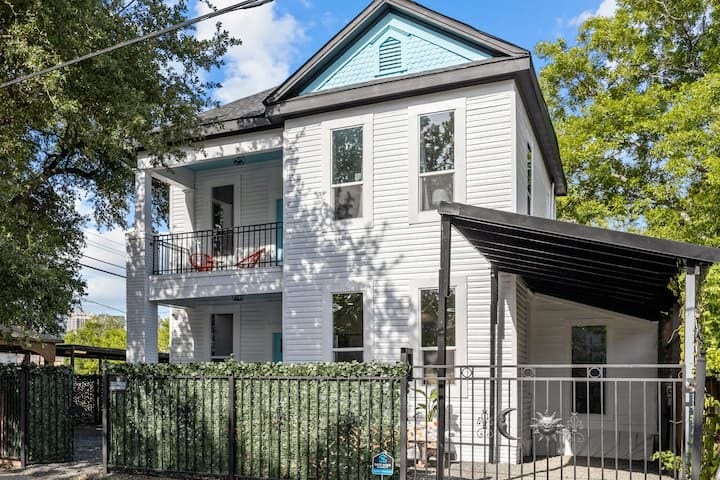 Property photo for 1015 Brooks Street, Houston, TX