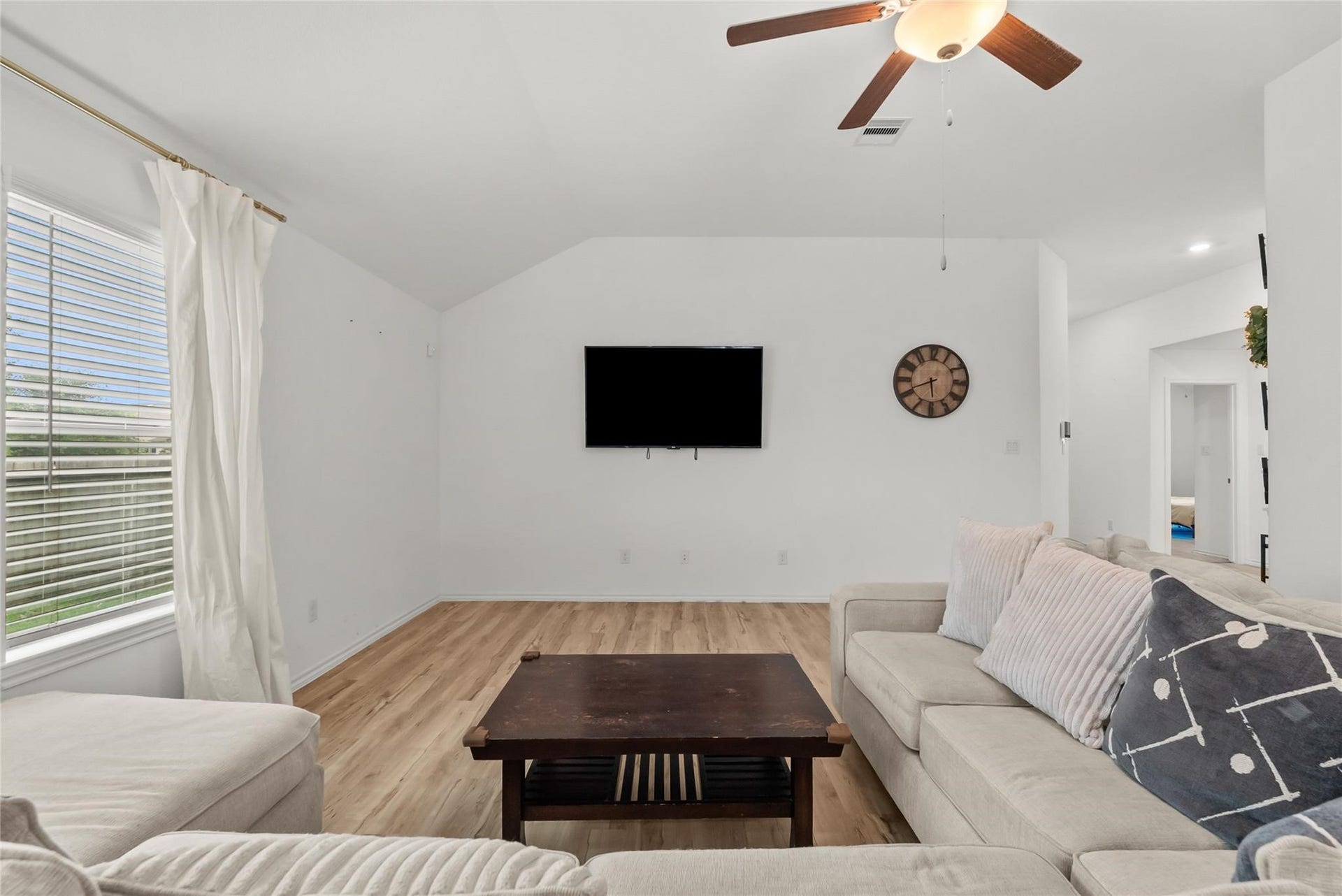 4331 Oakdale Mist Drive, Dickinson, TX 77539 4331 Oakdale Mist Drive, Dickinson, TX 77539