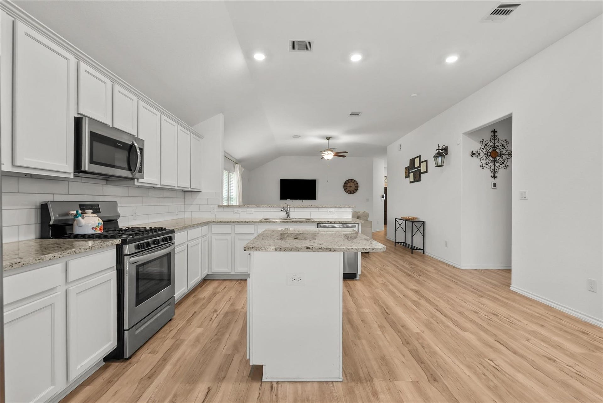 4331 Oakdale Mist Drive, Dickinson, TX 77539 4331 Oakdale Mist Drive, Dickinson, TX 77539