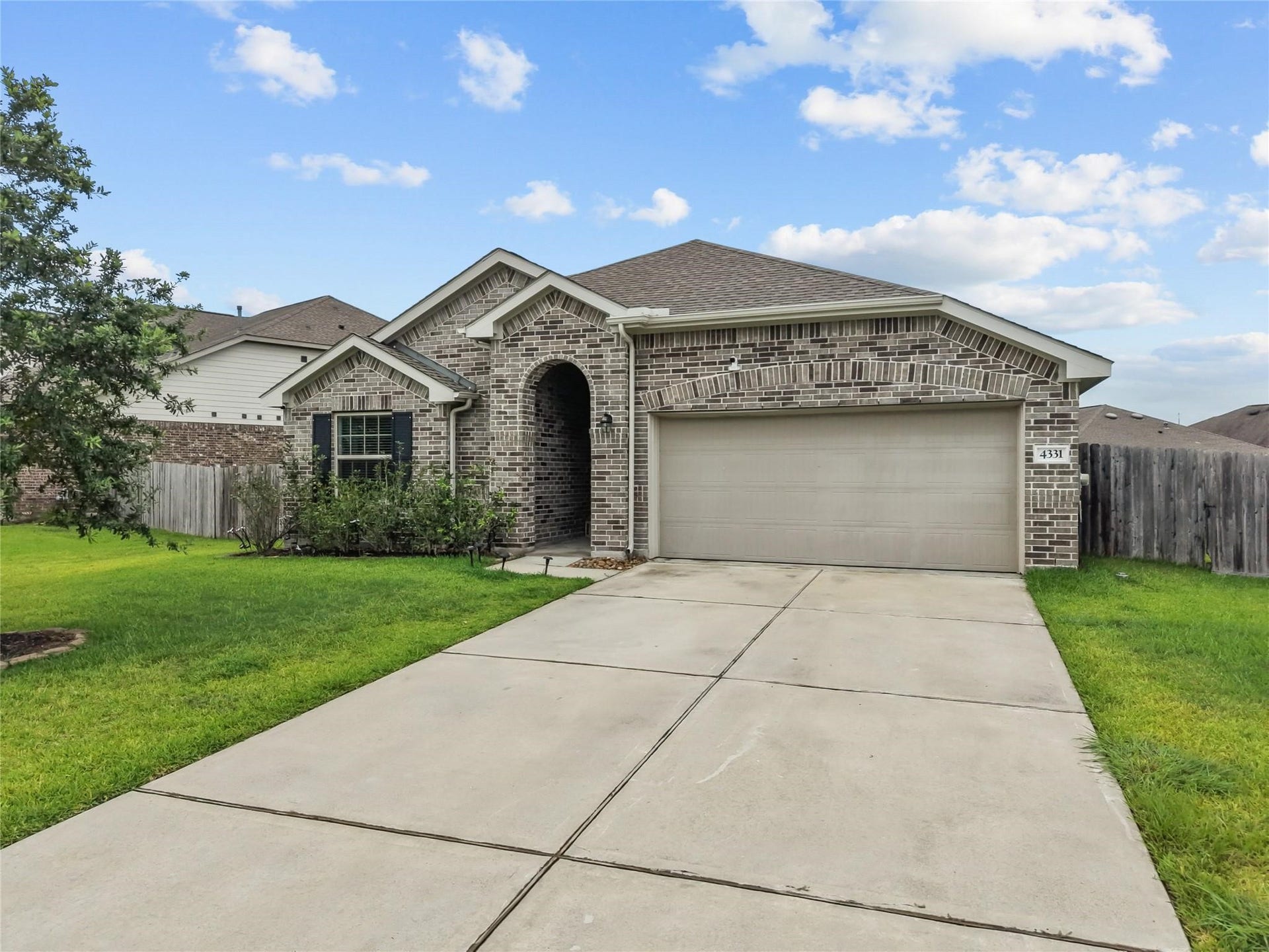 4331 Oakdale Mist Drive, Dickinson, TX 77539 4331 Oakdale Mist Drive, Dickinson, TX 77539