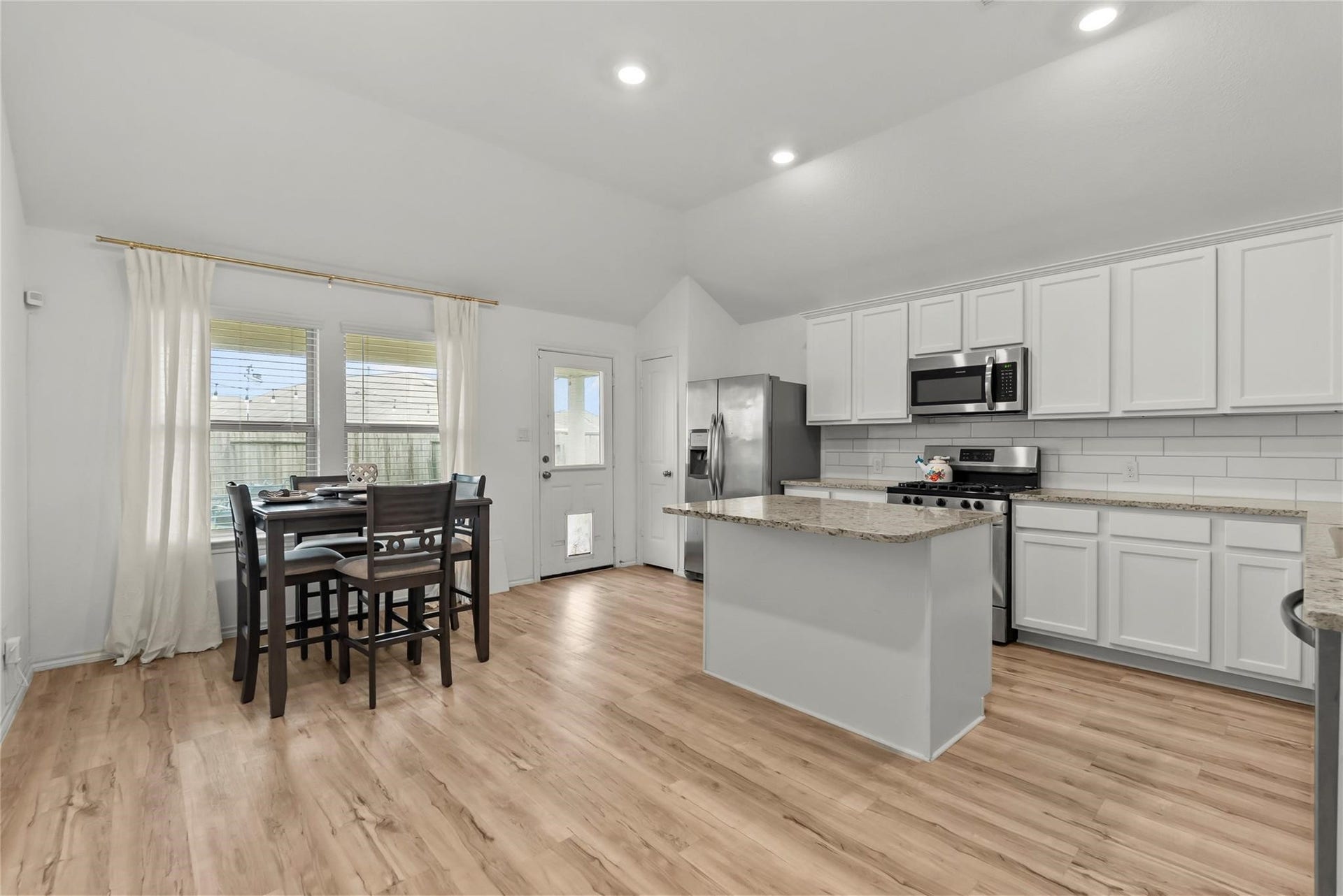 4331 Oakdale Mist Drive, Dickinson, TX 77539 4331 Oakdale Mist Drive, Dickinson, TX 77539
