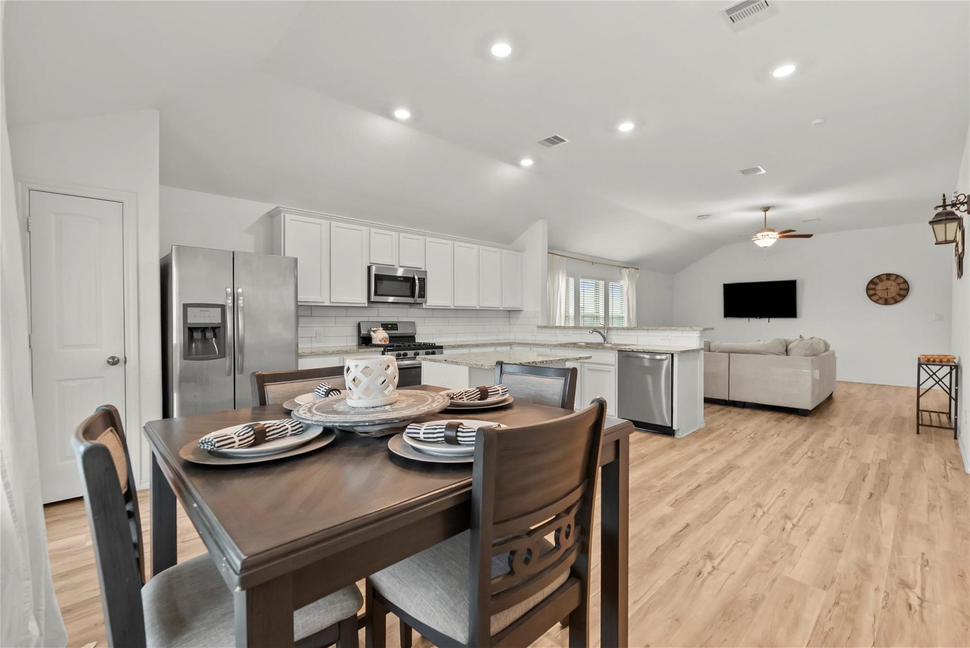 4331 Oakdale Mist Drive, Dickinson, TX 77539 4331 Oakdale Mist Drive, Dickinson, TX 77539