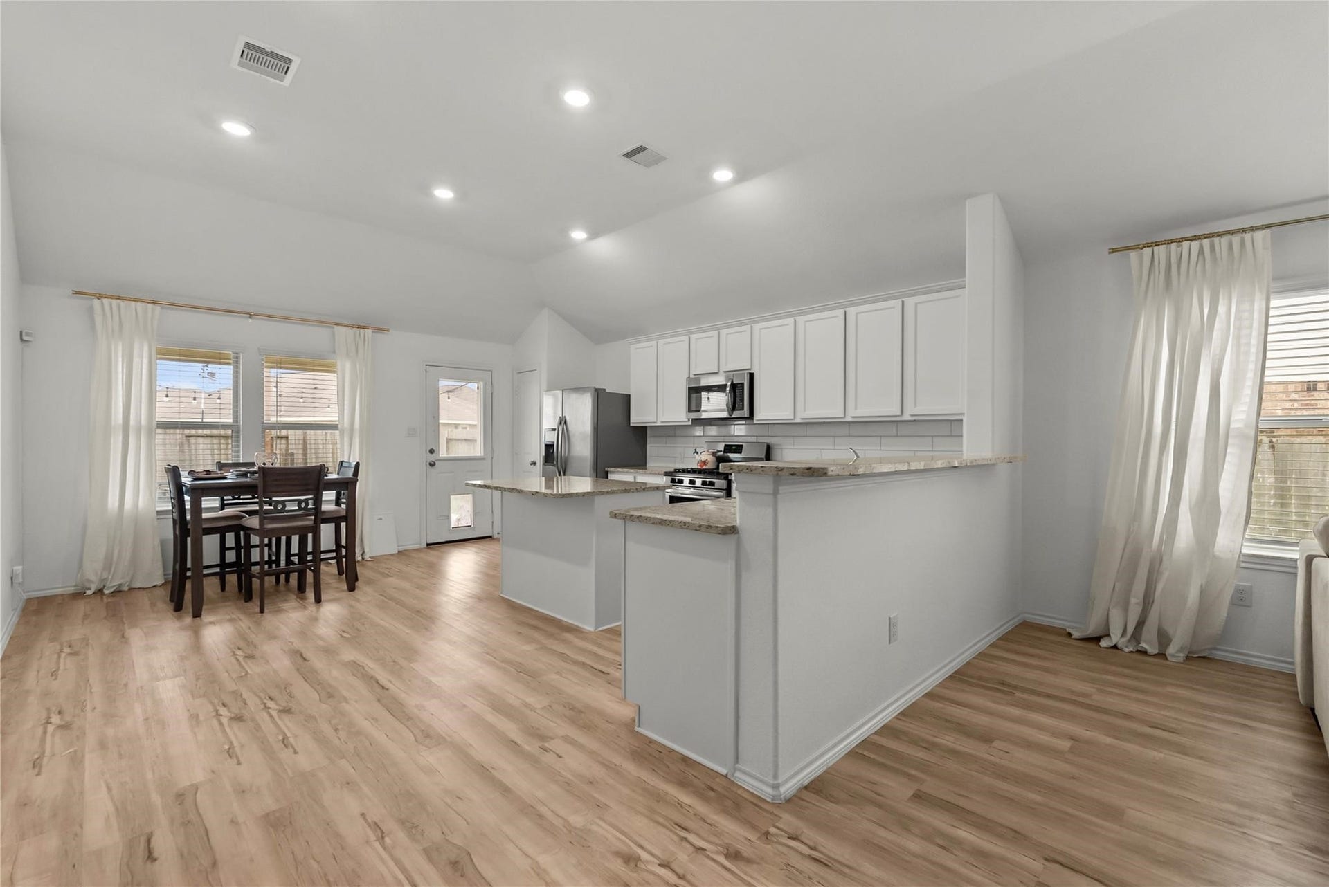 4331 Oakdale Mist Drive, Dickinson, TX 77539 4331 Oakdale Mist Drive, Dickinson, TX 77539