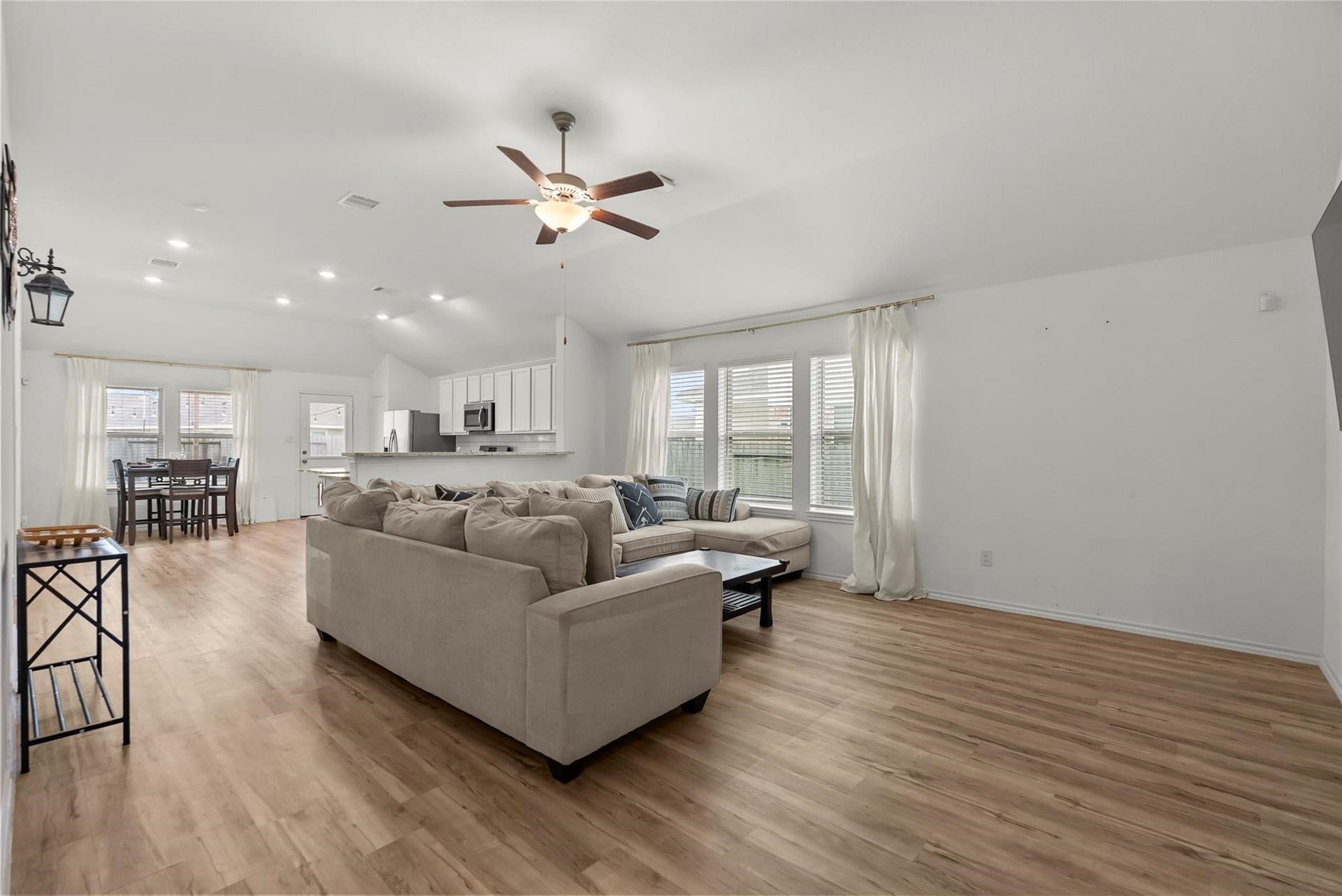 4331 Oakdale Mist Drive, Dickinson, TX 77539 4331 Oakdale Mist Drive, Dickinson, TX 77539