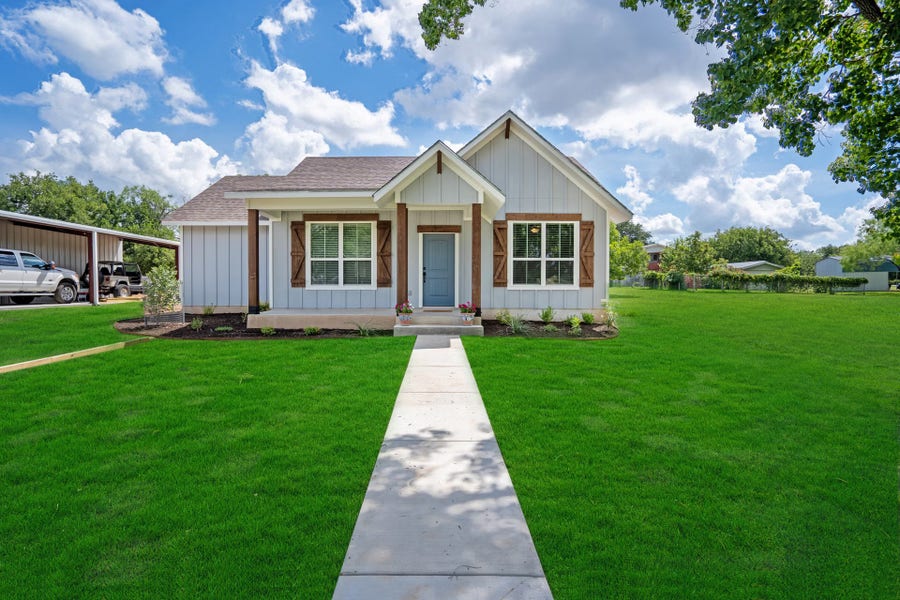 Property photo for 1013 Cottonwood Bend Lane, Waller, TX