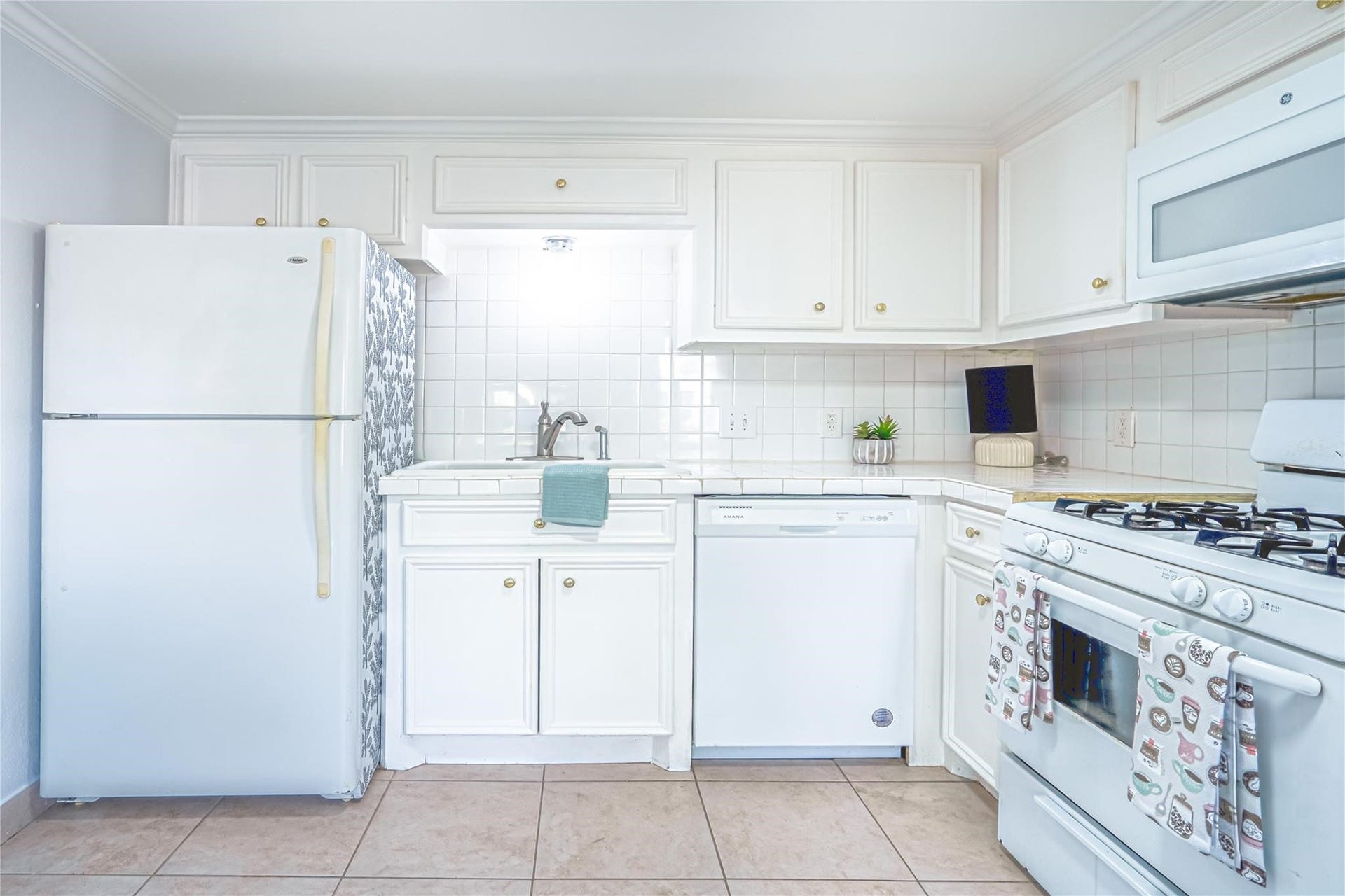 860 E 25th Street, Houston, TX 77009 860 E 25th Street, Houston, TX 77009