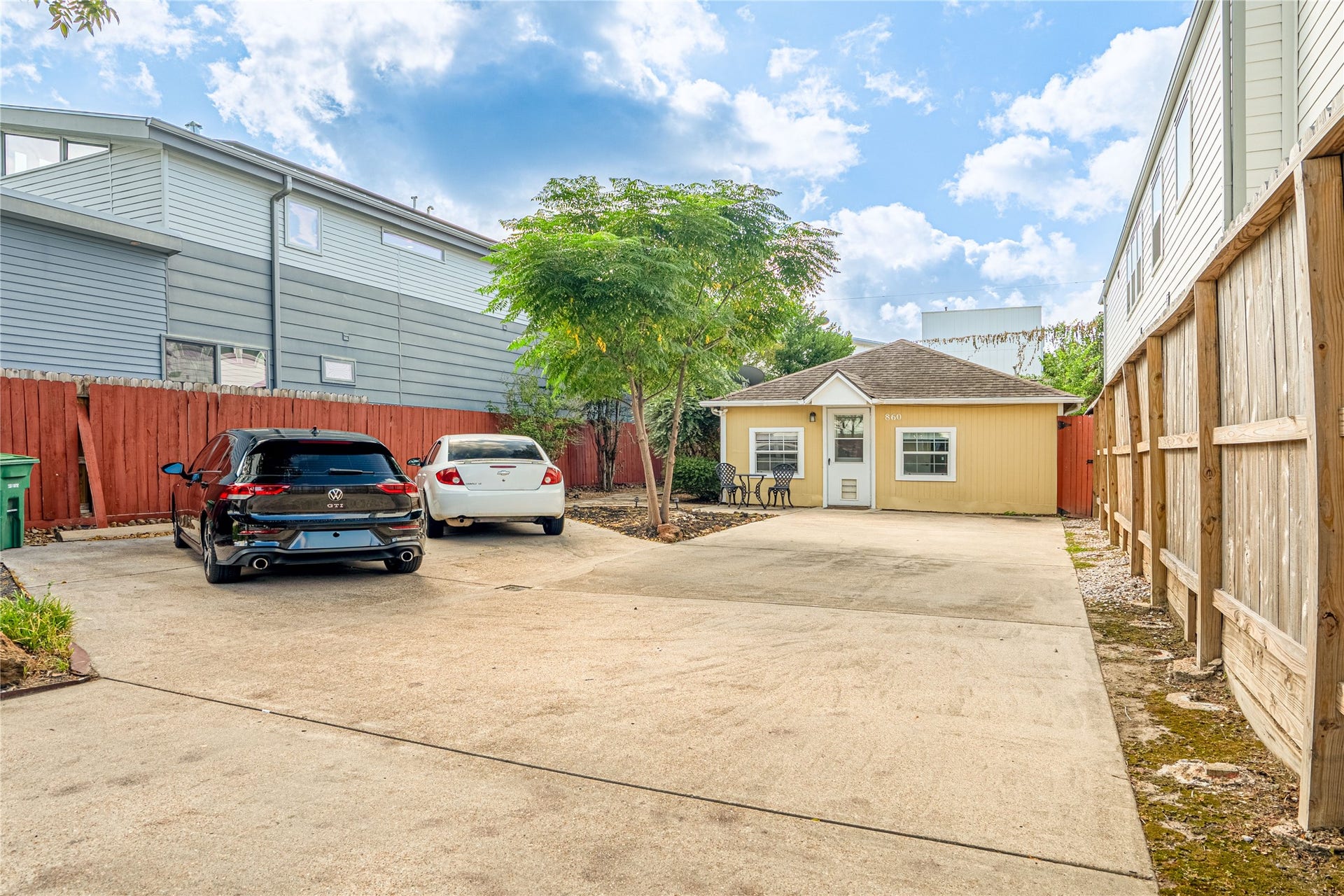 860 E 25th Street, Houston, TX 77009 860 E 25th Street, Houston, TX 77009