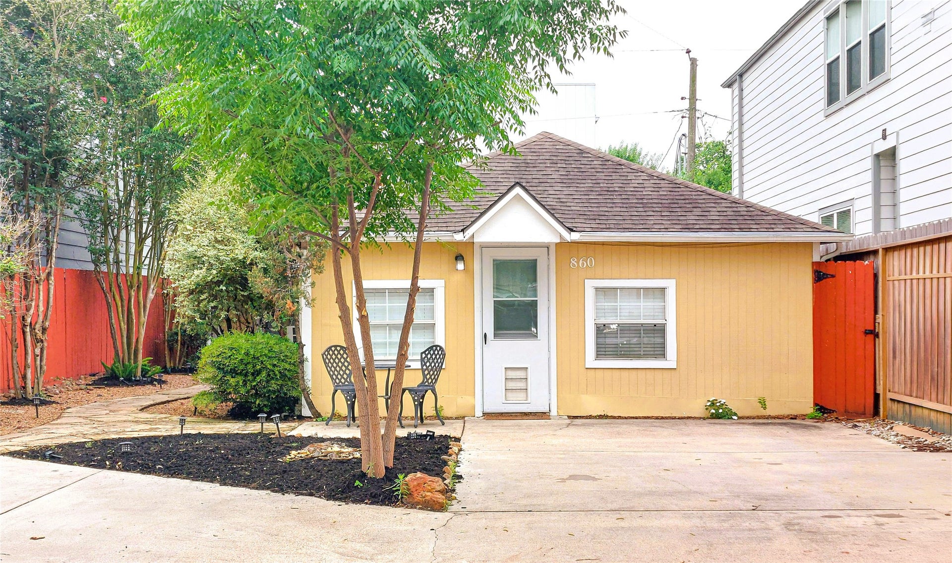 860 E 25th Street, Houston, TX 77009 860 E 25th Street, Houston, TX 77009
