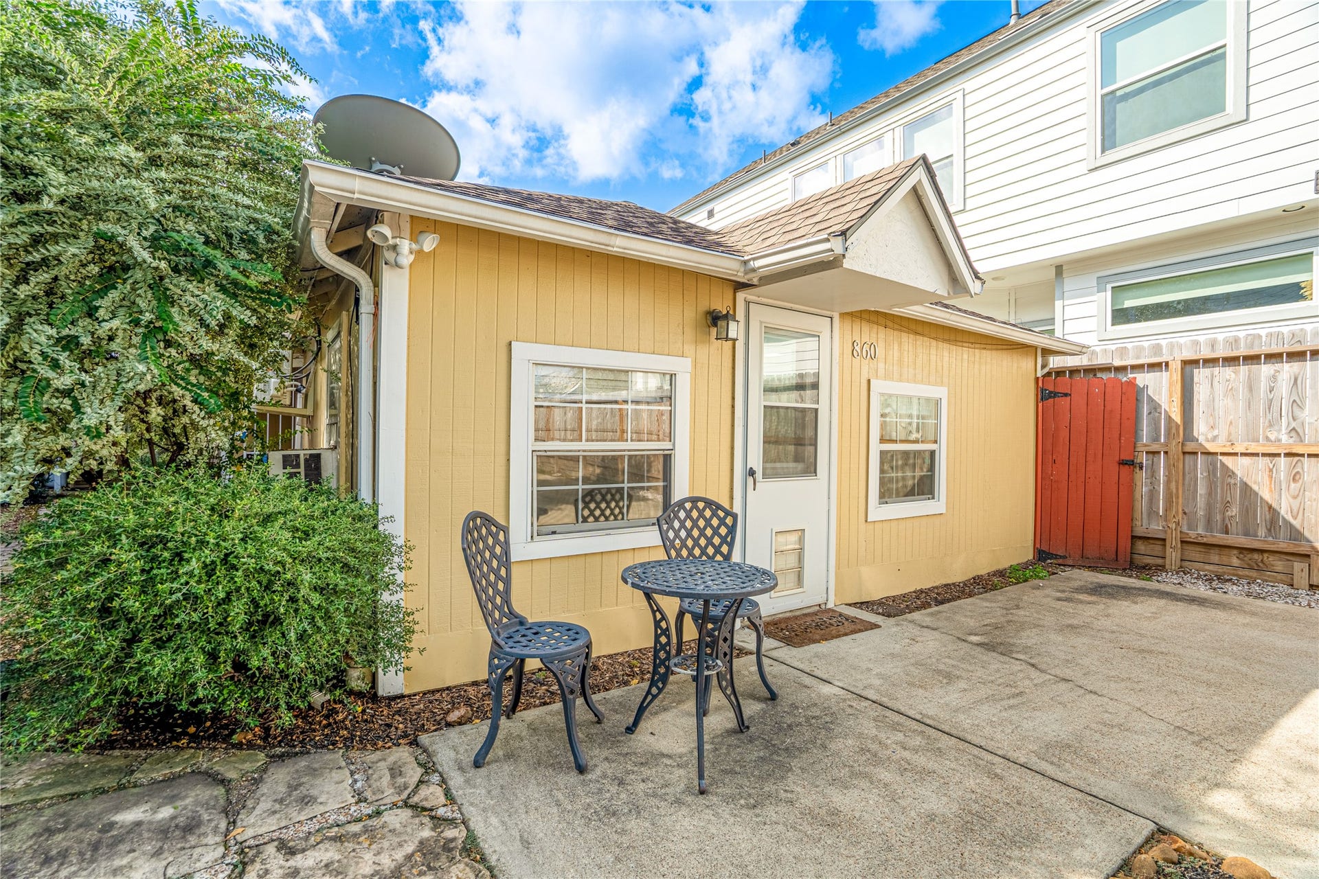 860 E 25th Street, Houston, TX 77009 860 E 25th Street, Houston, TX 77009
