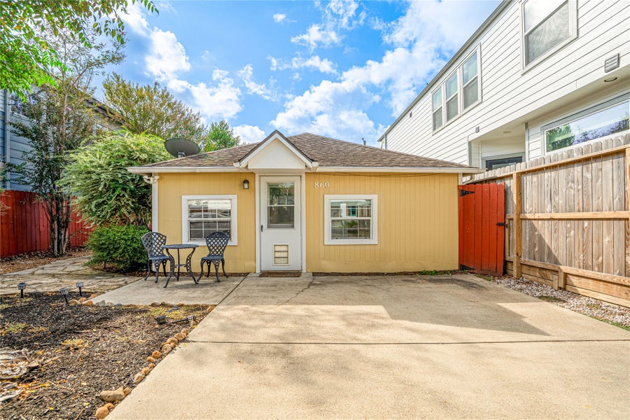 Property photo for 860 E 25th Street, Houston, TX