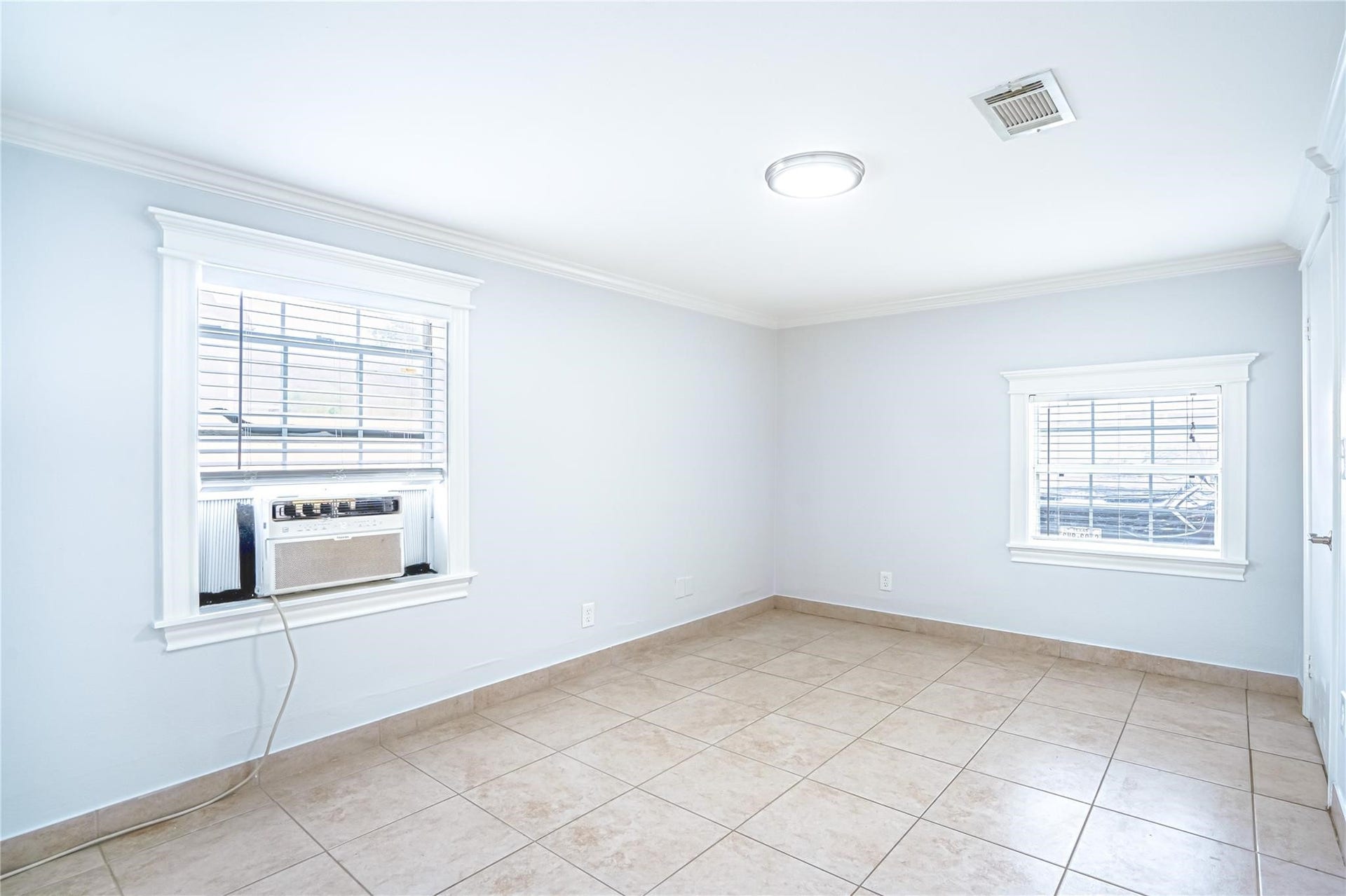 860 E 25th Street, Houston, TX 77009 860 E 25th Street, Houston, TX 77009