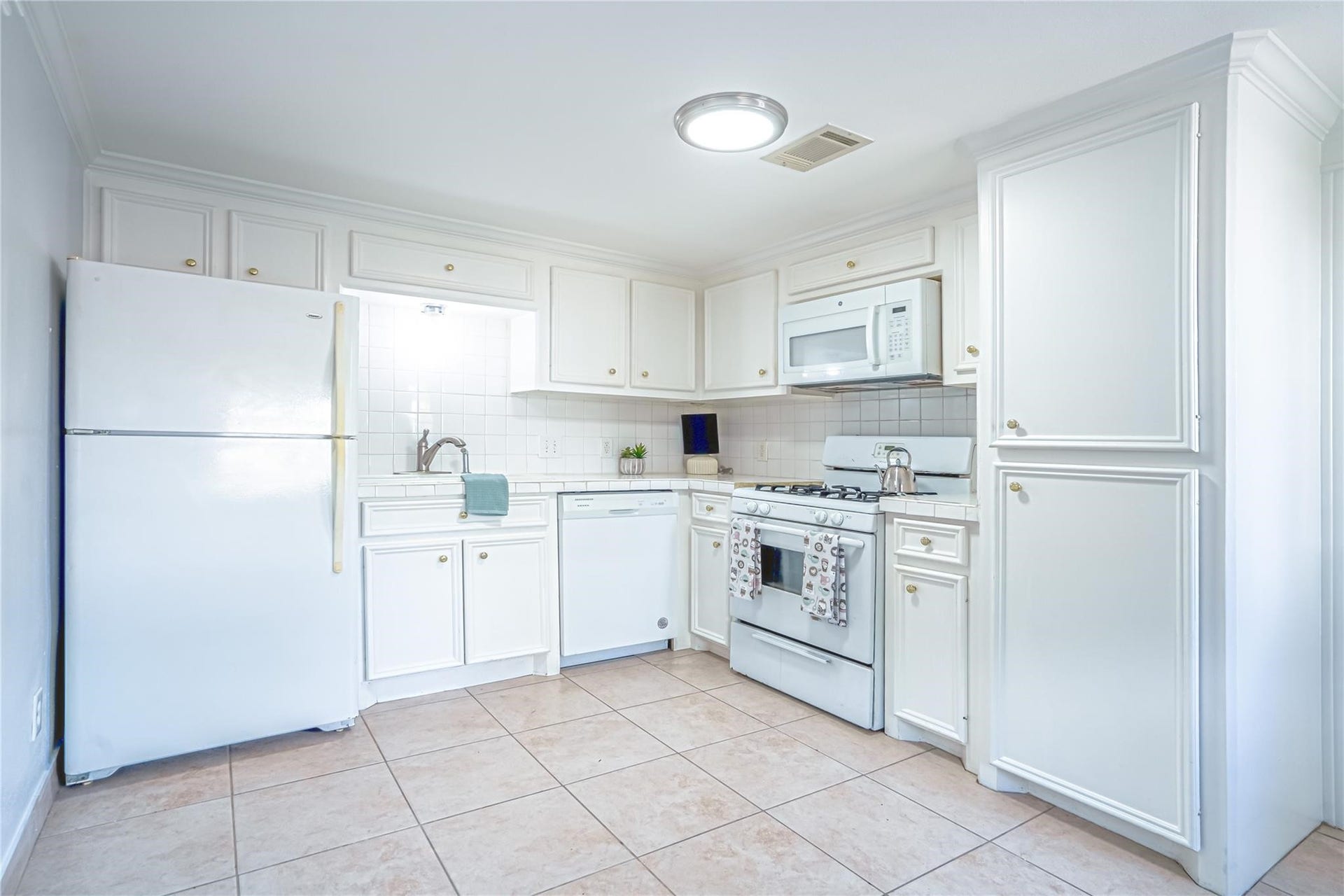 860 E 25th Street, Houston, TX 77009 860 E 25th Street, Houston, TX 77009