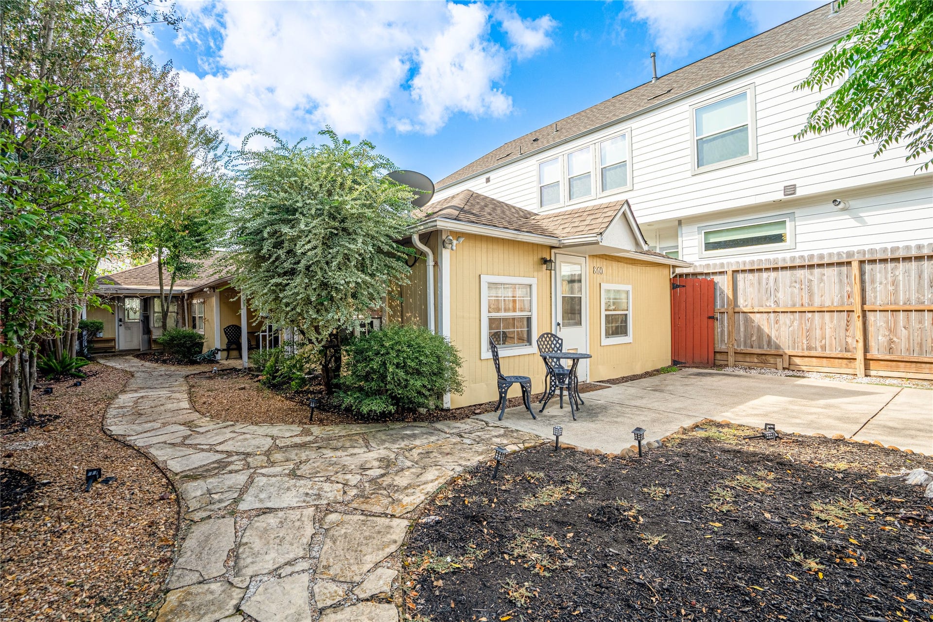 860 E 25th Street, Houston, TX 77009 860 E 25th Street, Houston, TX 77009