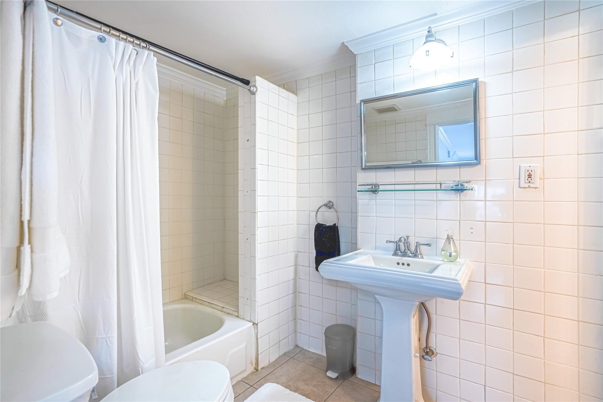 860 E 25th Street, Houston, TX 77009 860 E 25th Street, Houston, TX 77009