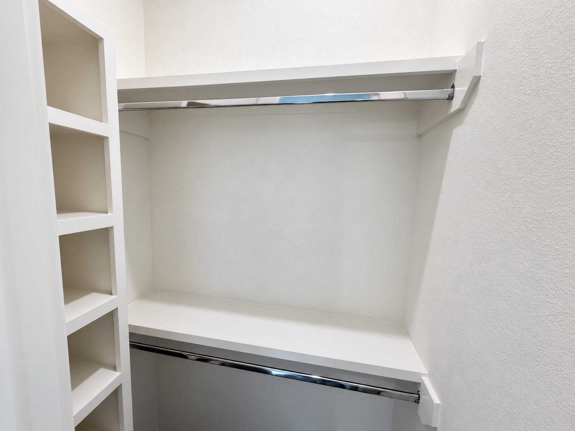 2906 Cline Street, Houston, TX 77020 Second-floor closet with built-in shelving and ample hanging space.