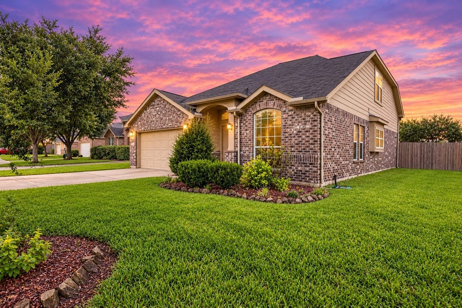 Property photo for 631 Honeysuckle Vine Drive, Rosenberg, TX