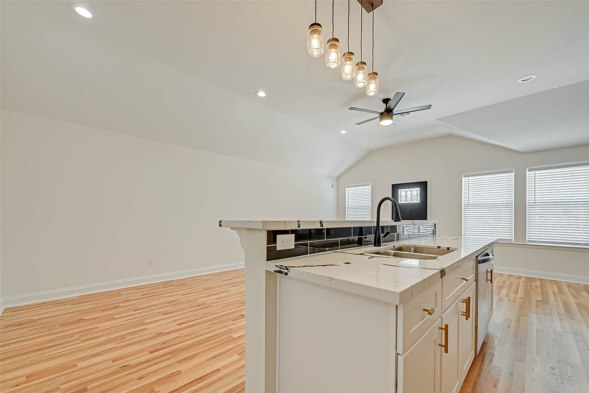 4934 Malmedy Unit Road, #A/B, Houston, TX 77033 4934 Malmedy Unit Road, #A/B, Houston, TX 77033