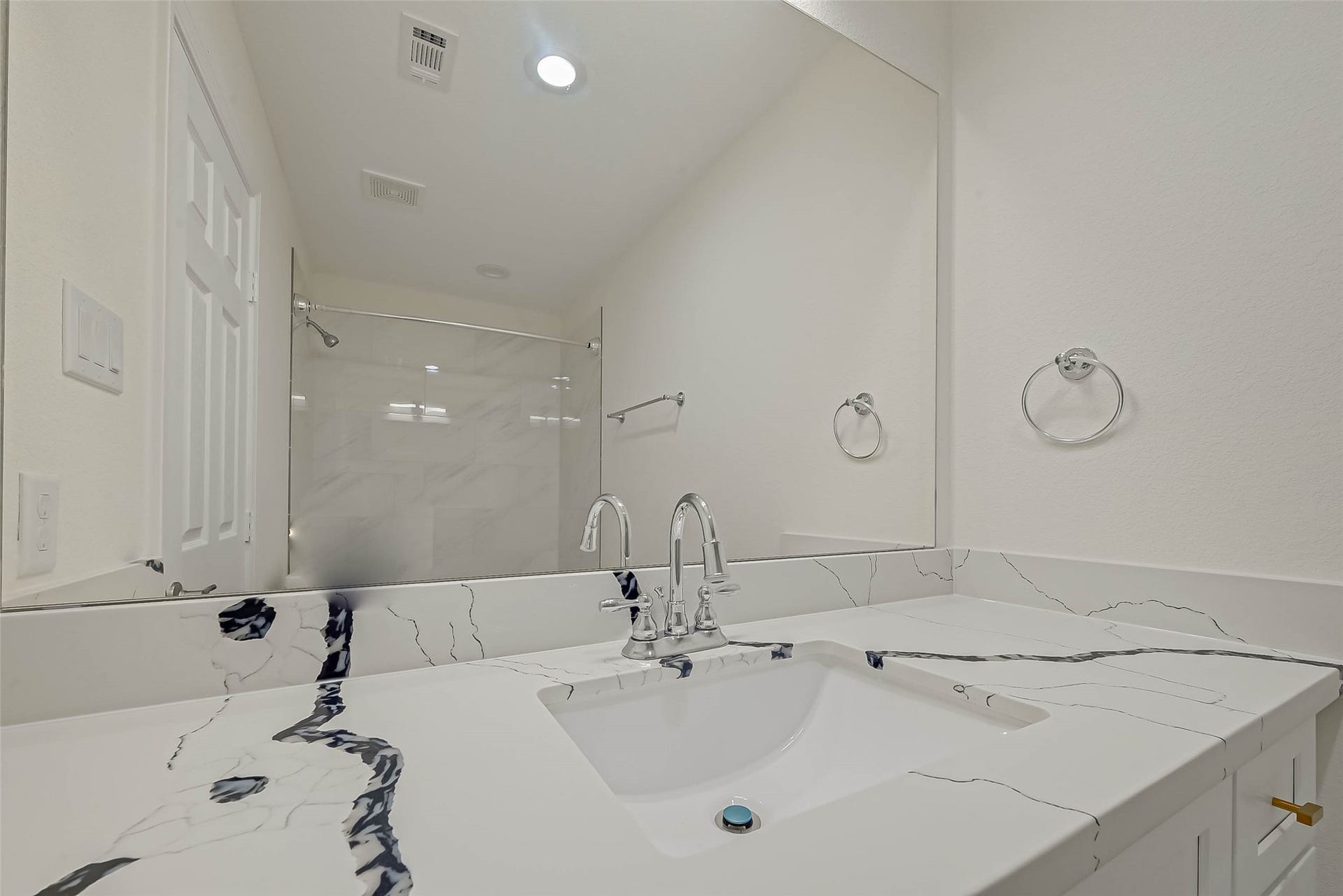 4934 Malmedy Unit Road, #A/B, Houston, TX 77033 4934 Malmedy Unit Road, #A/B, Houston, TX 77033