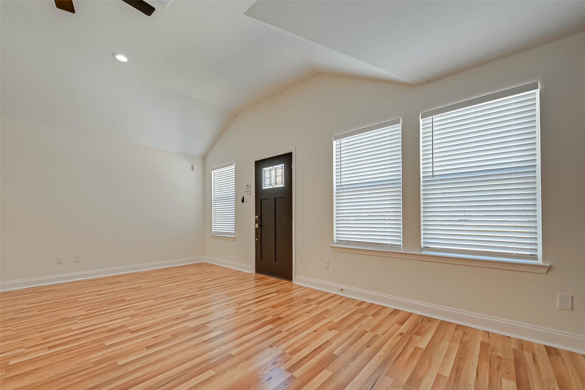 4934 Malmedy Unit Road, #A/B, Houston, TX 77033 4934 Malmedy Unit Road, #A/B, Houston, TX 77033