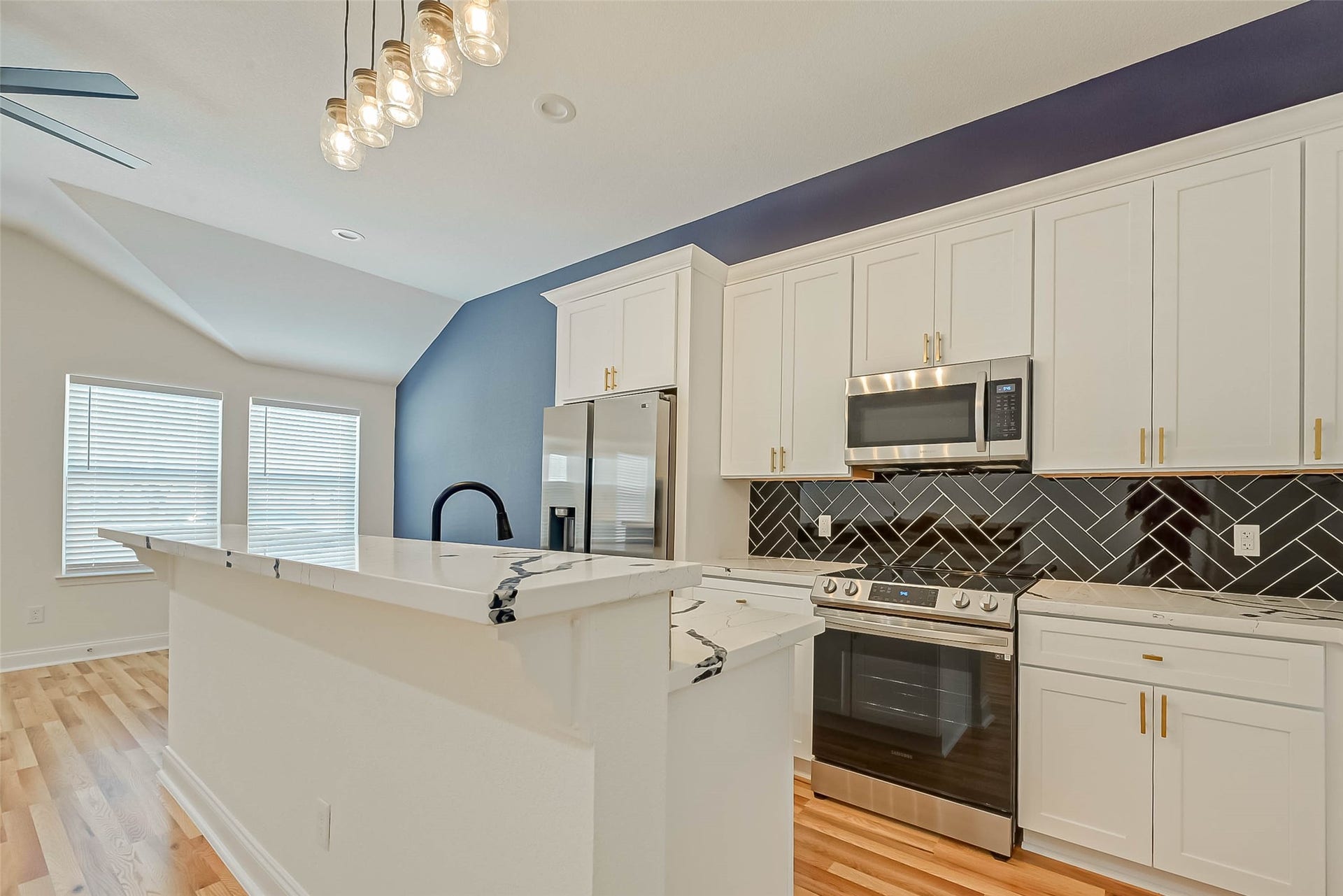 4934 Malmedy Unit Road, #A/B, Houston, TX 77033 4934 Malmedy Unit Road, #A/B, Houston, TX 77033