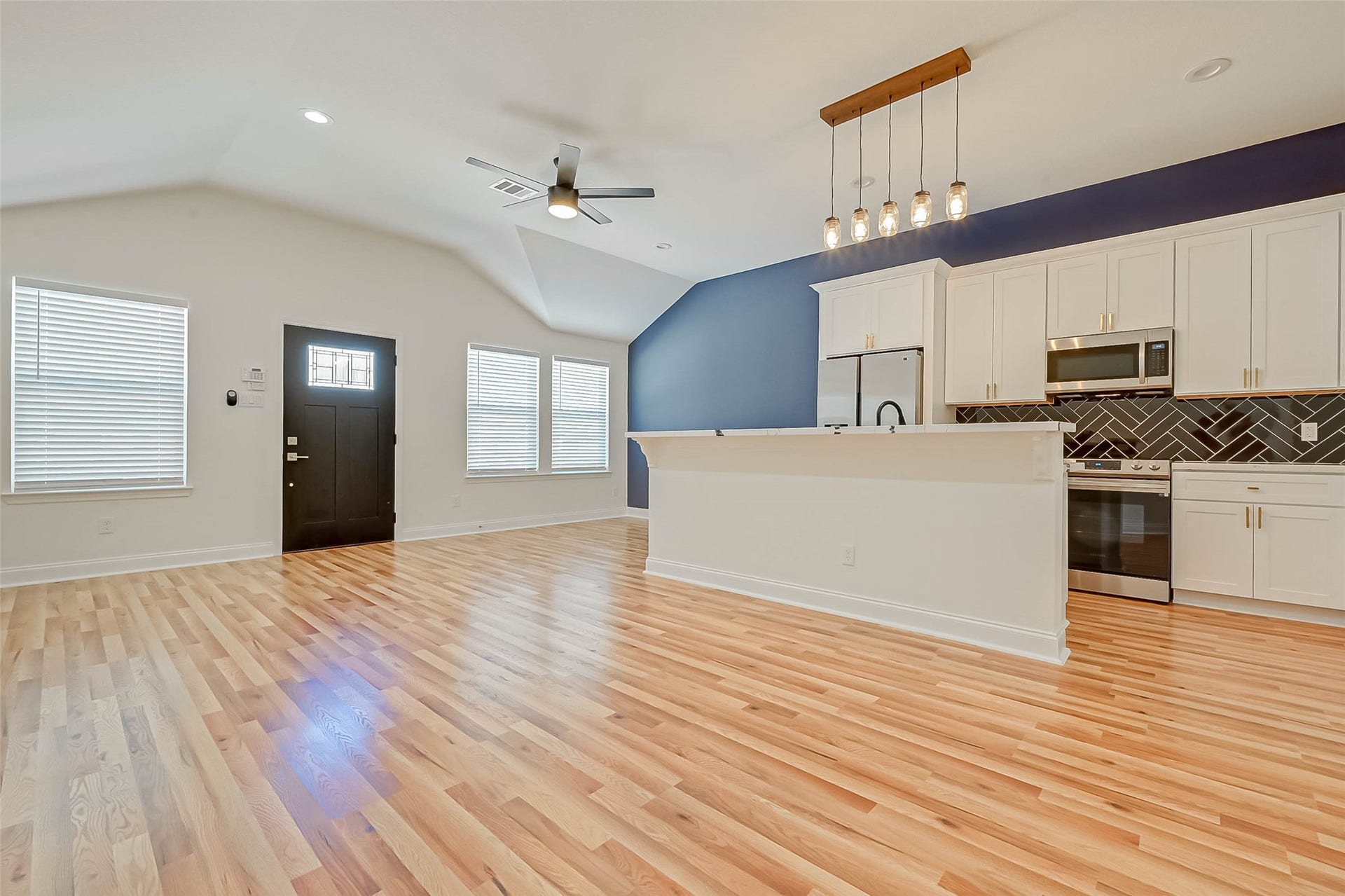 4934 Malmedy Unit Road, #A/B, Houston, TX 77033 4934 Malmedy Unit Road, #A/B, Houston, TX 77033