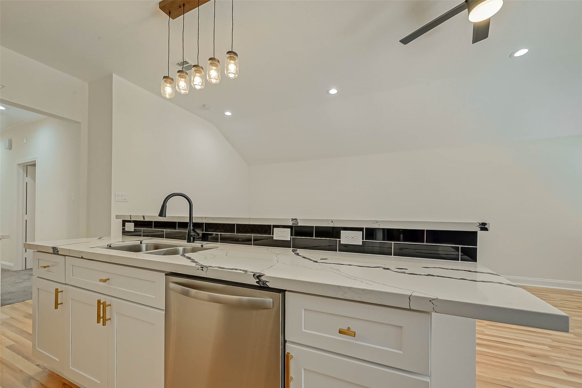 4934 Malmedy Unit Road, #A/B, Houston, TX 77033 4934 Malmedy Unit Road, #A/B, Houston, TX 77033