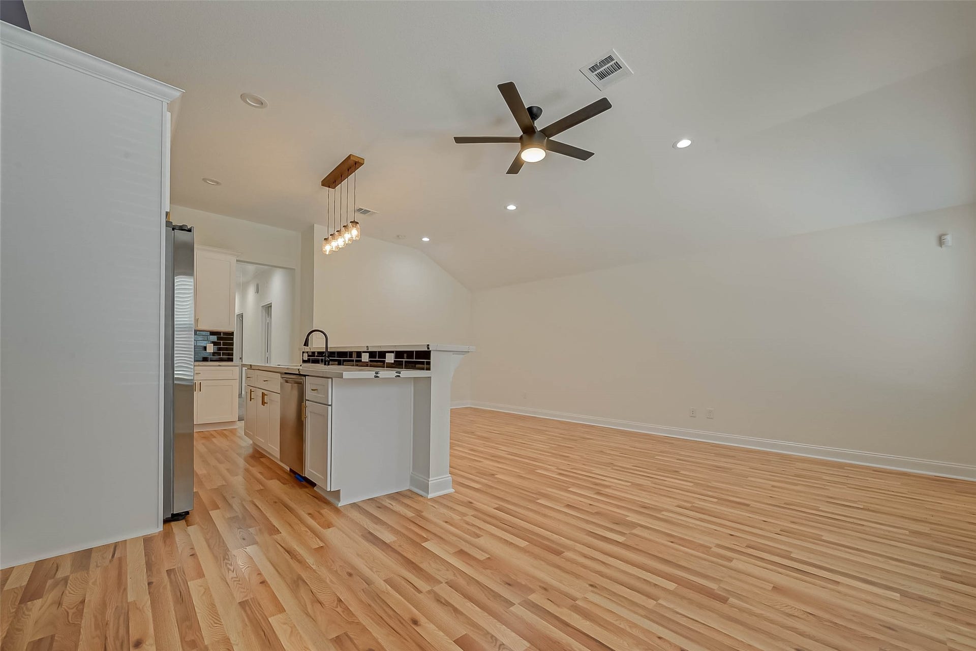 4934 Malmedy Unit Road, #A/B, Houston, TX 77033 4934 Malmedy Unit Road, #A/B, Houston, TX 77033