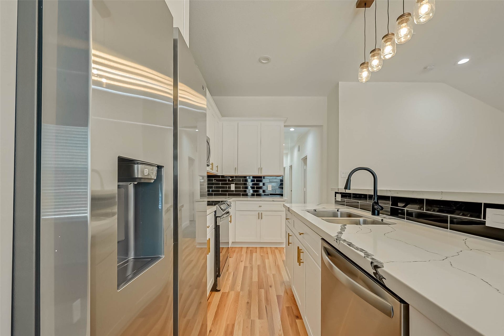 4934 Malmedy Unit Road, #A/B, Houston, TX 77033 4934 Malmedy Unit Road, #A/B, Houston, TX 77033