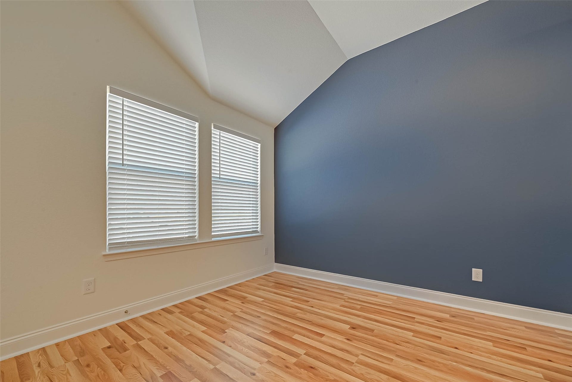 4934 Malmedy Unit Road, #A/B, Houston, TX 77033 4934 Malmedy Unit Road, #A/B, Houston, TX 77033